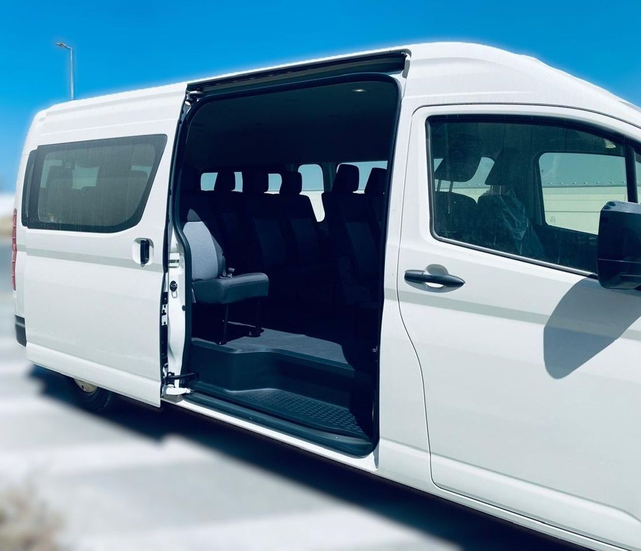 Toyota Hiace NEW TOYOTA HIACE 3.5L 13STR COMMUTER A/T 2025