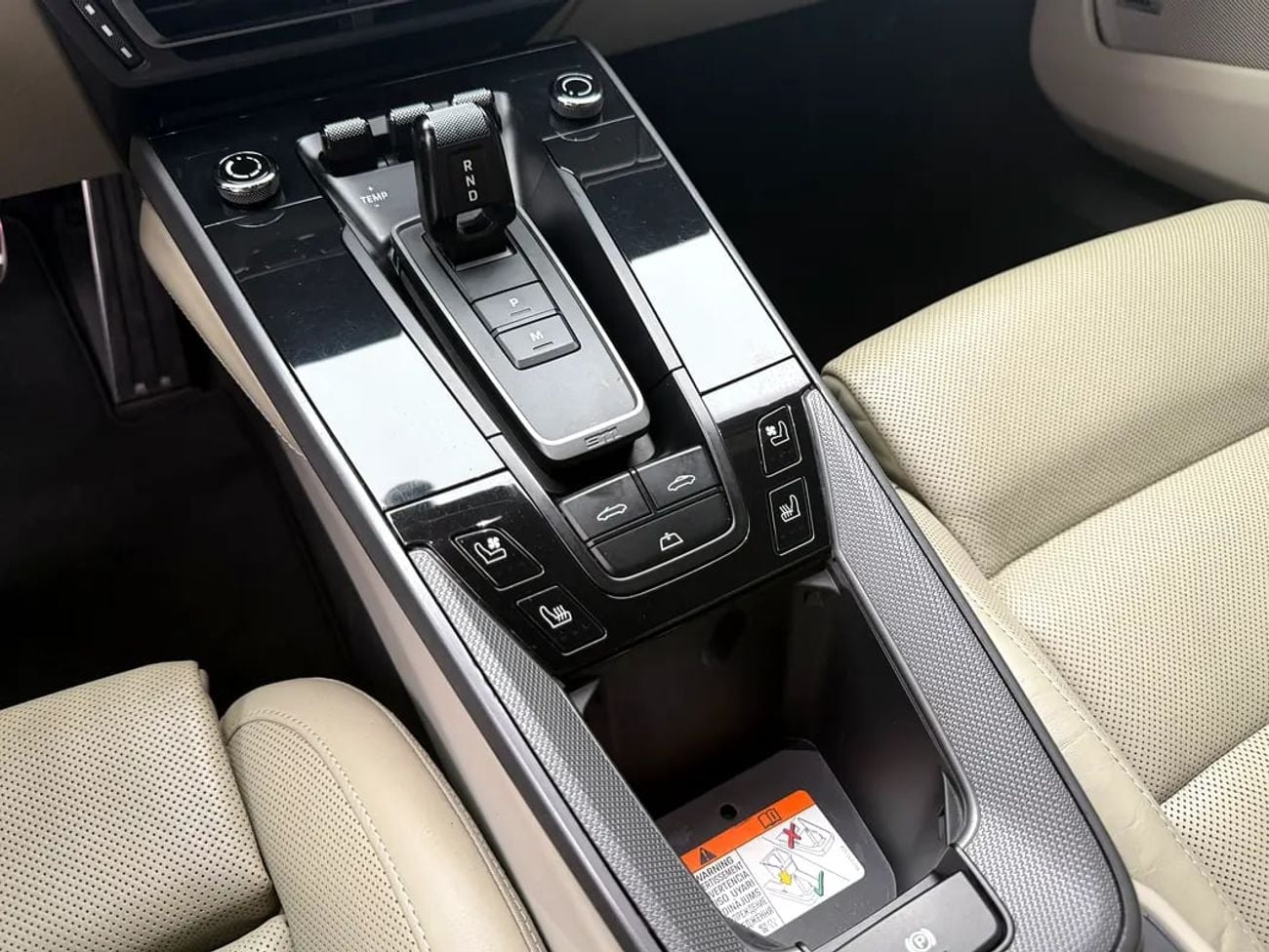 بورش كاريرا جي تي 911 Carrera Cabriolet - GCC Specs - Pristine Condition