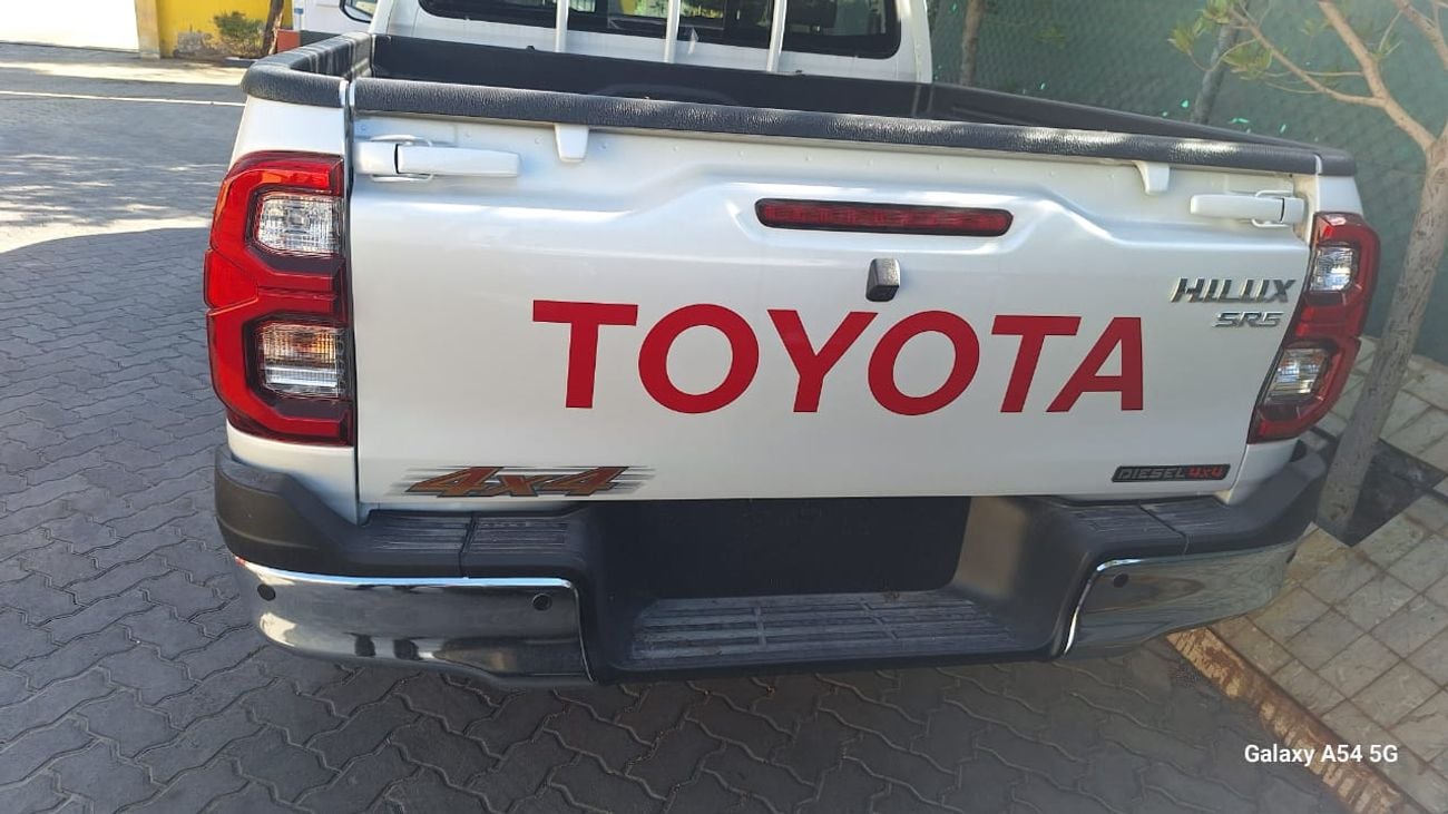 Toyota Hilux TOYOTA HILUX DC 2.4L DIESEL AT