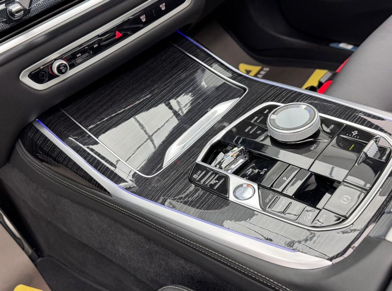 بي أم دبليو X7 2025 BMW X7 xDrive40i M-Sport Pro, 2030 BMW Warranty + Service Pack, Low Km, Fully Loaded, GCC