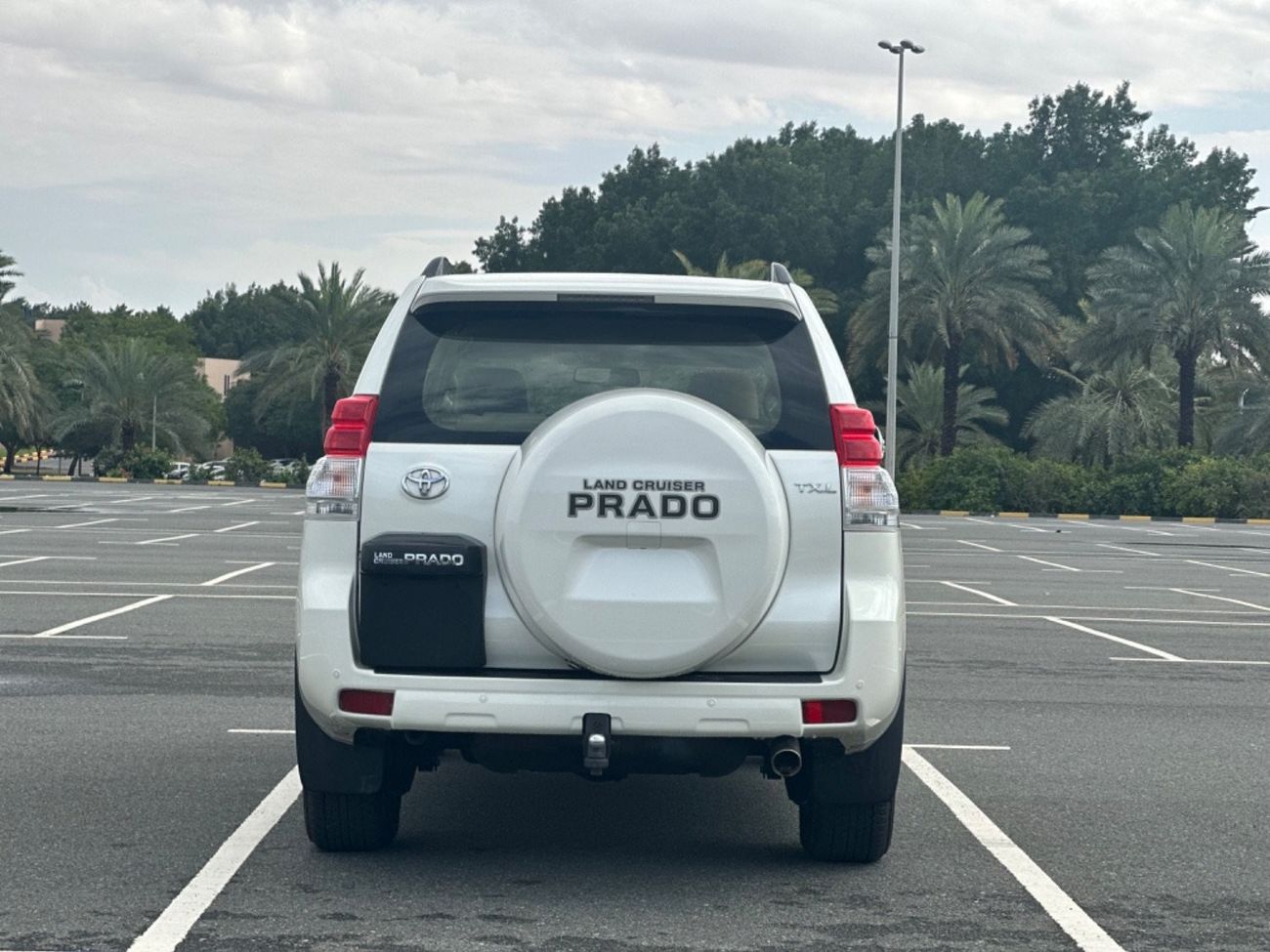 تويوتا برادو Std موديل 2013 خليجي حاله ممتازه من الداخل والخارج قطعه واحده صبغ نظافه