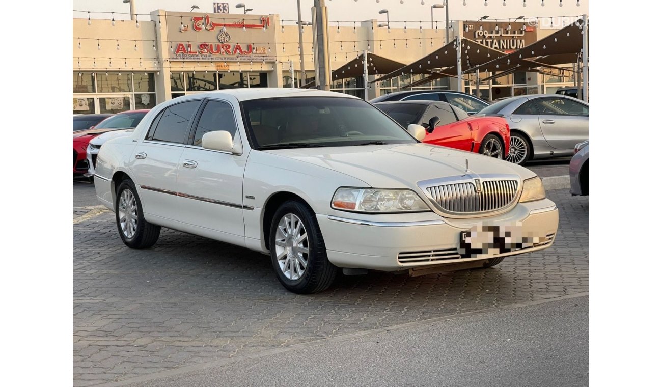 لنكن تاون كار موديل 2006 وارد امريكا 8 سلندر ماشية 392000km