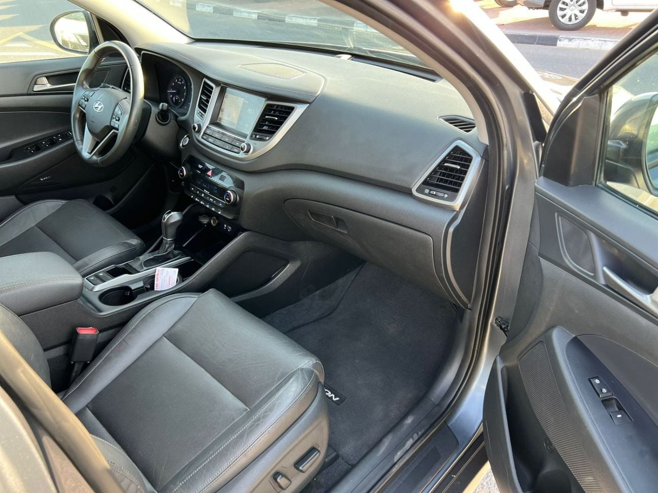 هيونداي توسون 2018 Hyundai Tucson SEL+ 2.0L V4 -  AWD 4x4 - Rear Camera - Leather Seat