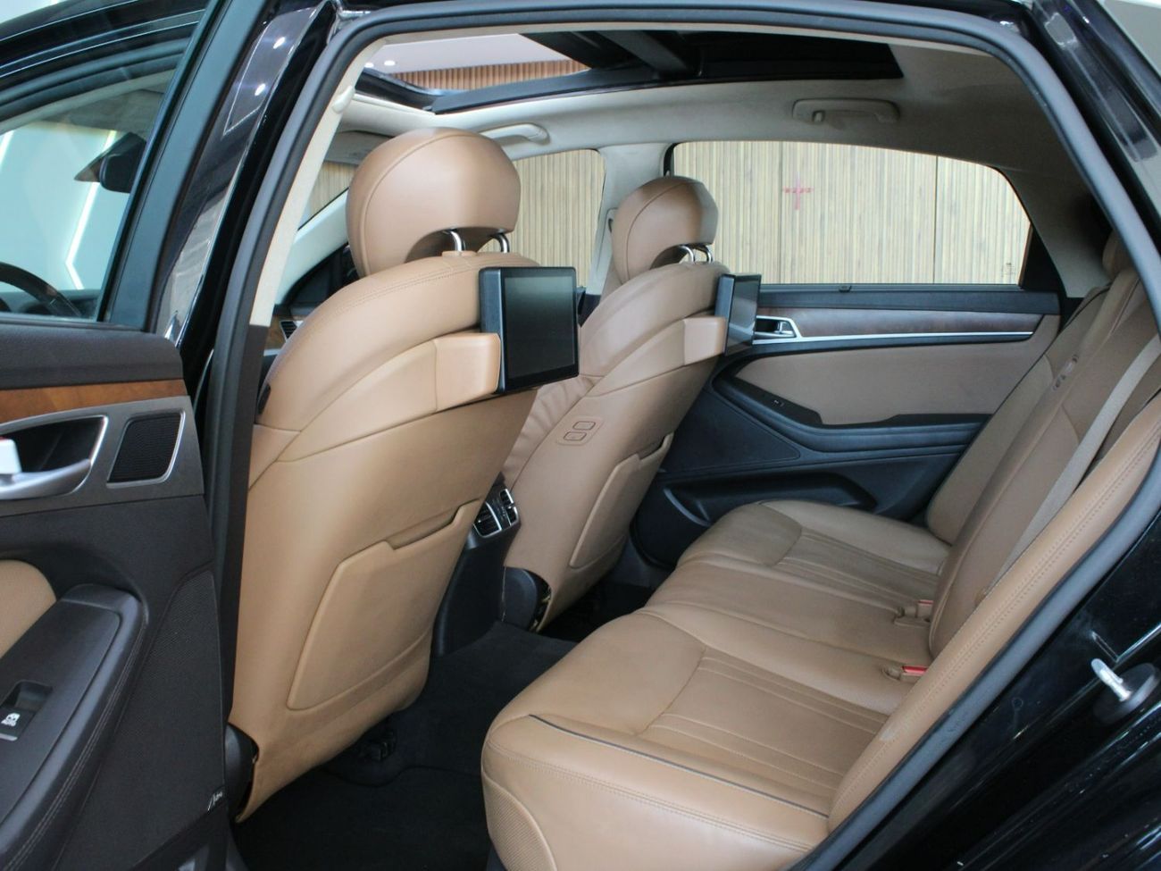 Hyundai Genesis ROYAL 5.0