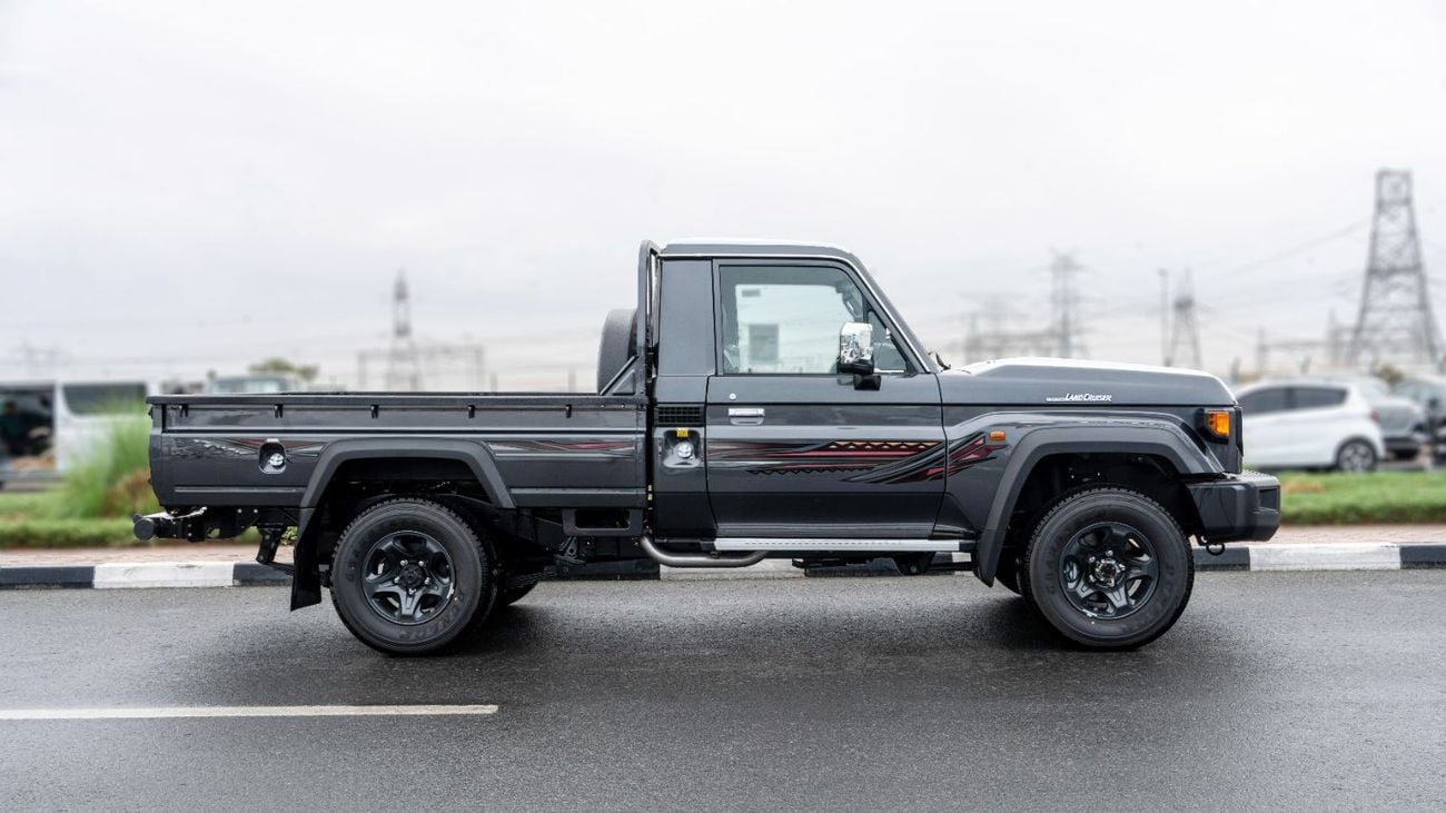 تويوتا لاند كروزر بيك آب 2026 Toyota Land Cruiser LC79 2.8L MT Diesel (Gray-Brown)