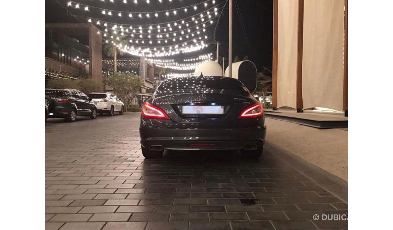 Mercedes-Benz CLS 350 CLS 350 AMG V6 // 2012 // GCC , FULL OPTION , WITH PUSH START , SUN ROOF , POWER SEATS // GOOD CONDI