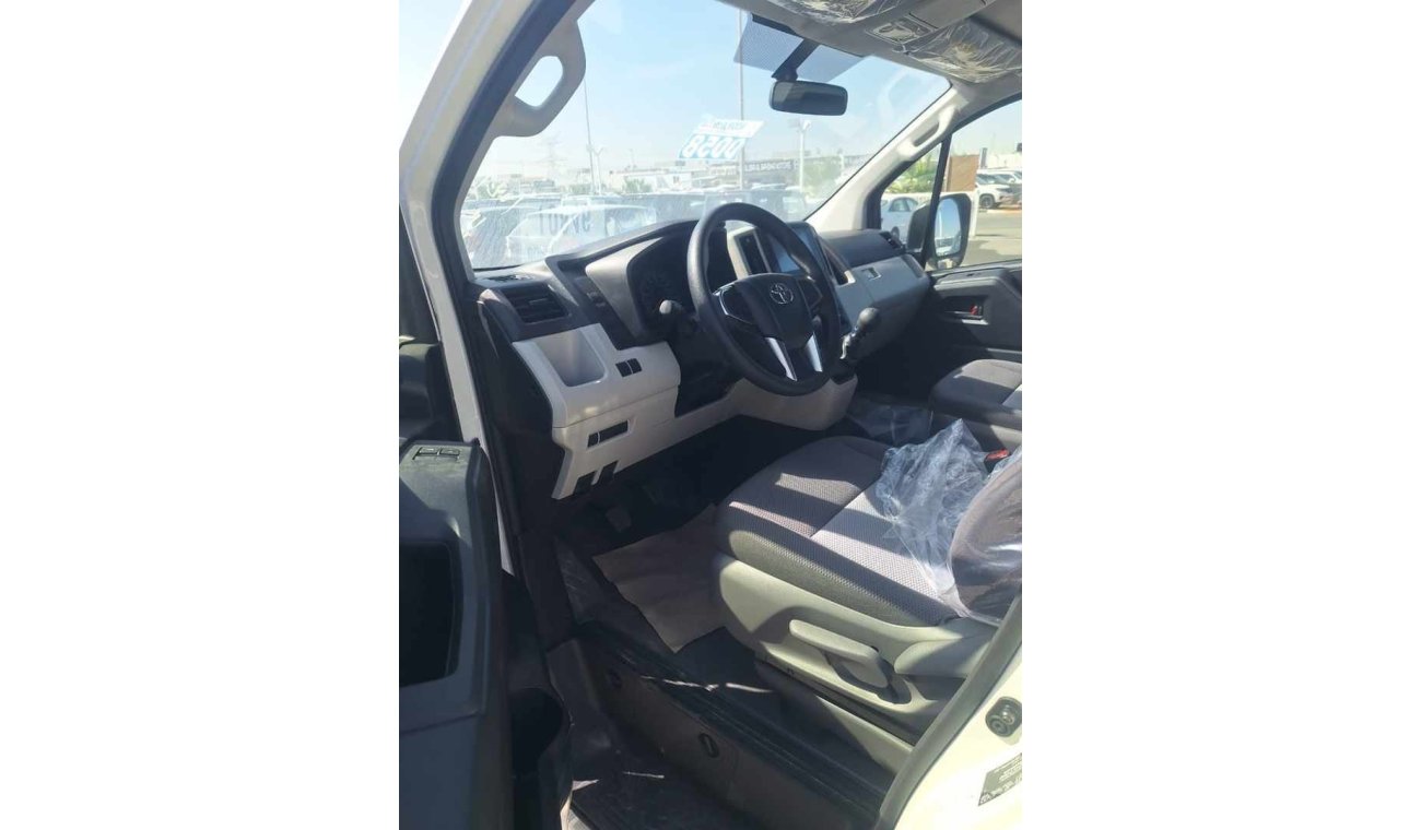 Toyota Hiace 3.5 L , 13 seats , manual