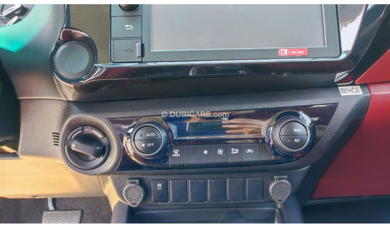 Toyota Hilux T- Hilux 2.7L Petrol 4x4 2023, white (Export only)