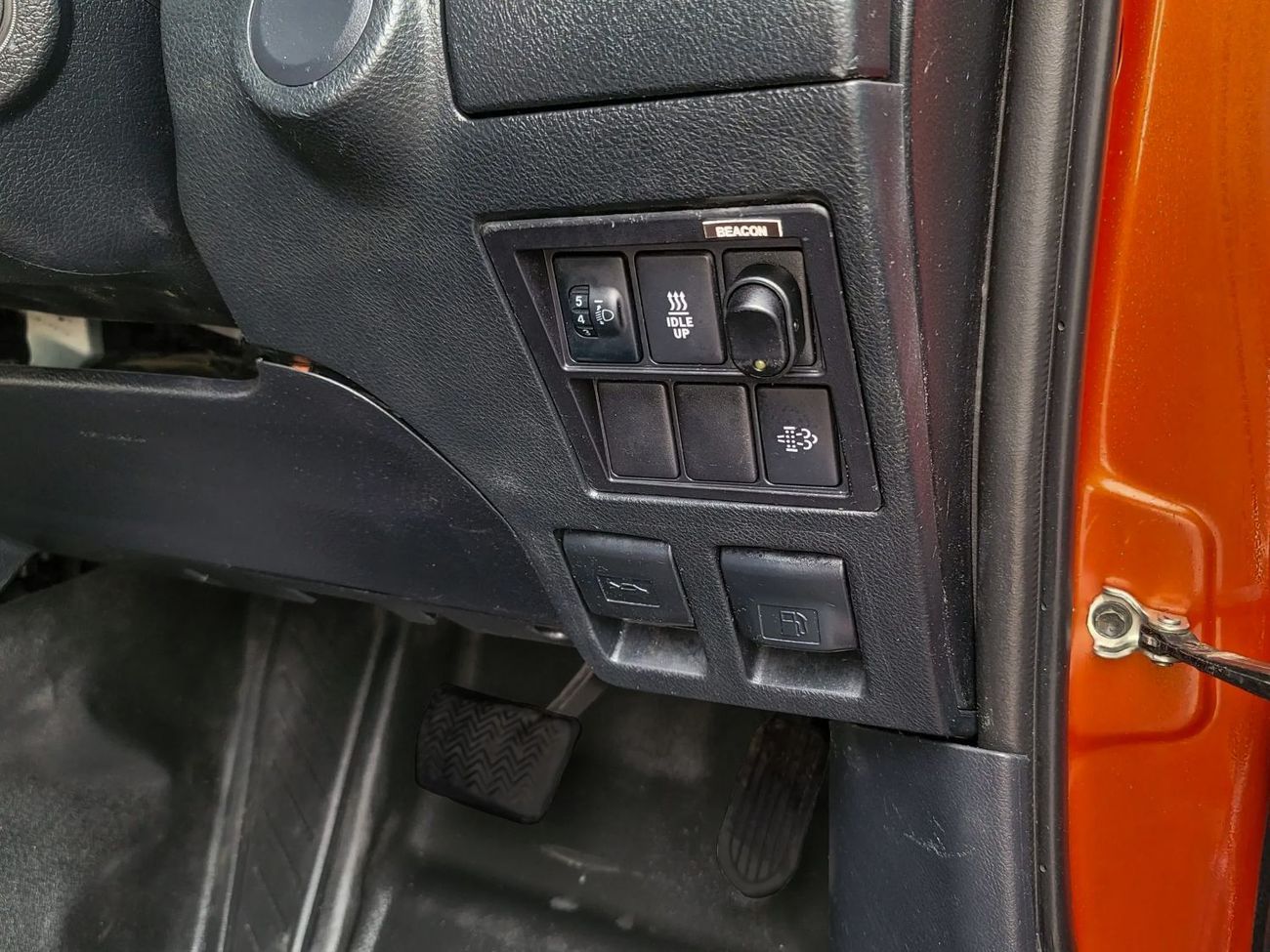 Toyota Hilux 4X4 (2.8L) DIESEL RIGHT HAND (RHD)