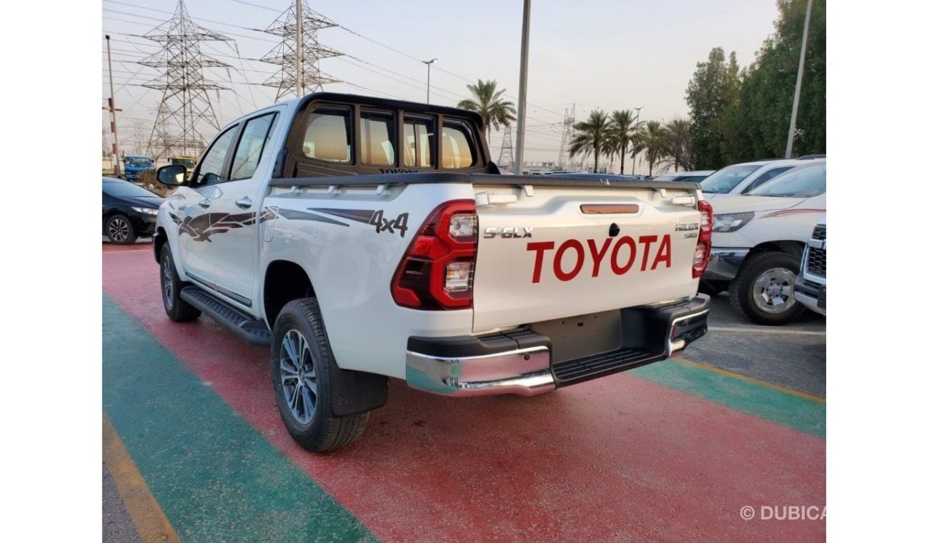 Toyota Hilux Pick Up SR5 A/T 2022 model 2.7L Petrol 4wd White/Red