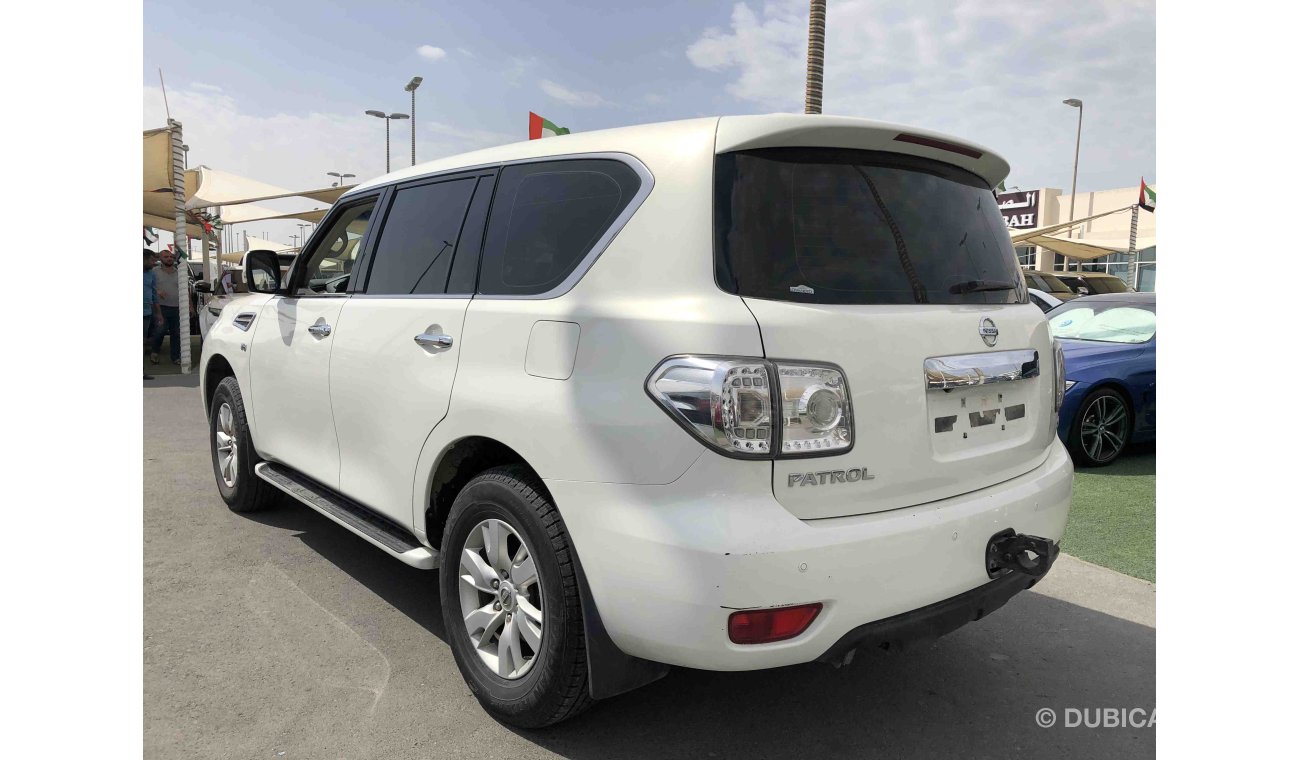 Nissan Patrol خليجي فتحة ابيض داخل بيج مالك واحد