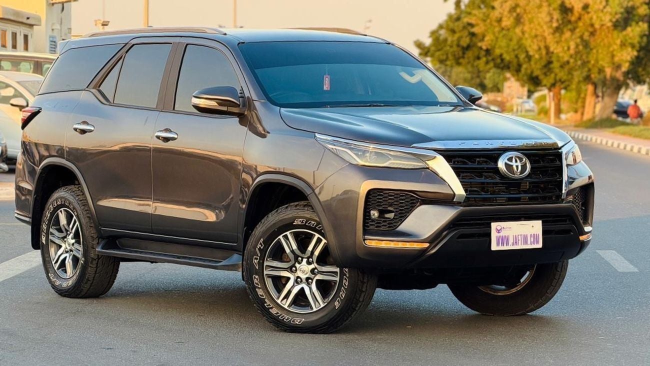 Toyota Fortuner 2017 | RHD | 2.8L DIESEL ENGINE | 4 X 4 | PARKING SENSOR | PUSH START ENGINE | DUAL TONE LEATHER SEA