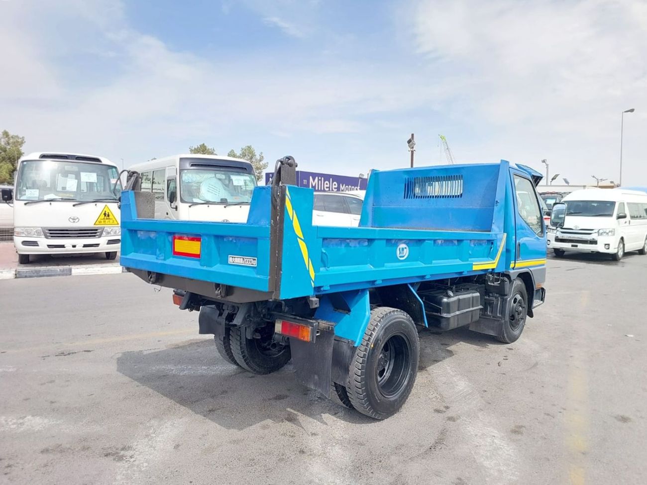 Mitsubishi Fuso Canter (RAMADAN OFFER) MITSUBISHI CANTER TRUCK RHD 1998 MODEL 4.5 L DIESEL MANUAL(PM30616)
