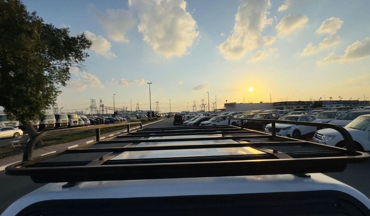 Toyota Hilux AFTER MARKET CANOPY WITH ROOF RACK | RHD | 2011 | 3.0L DIESEL ENGINE | MT | SUNROOF | 4WD