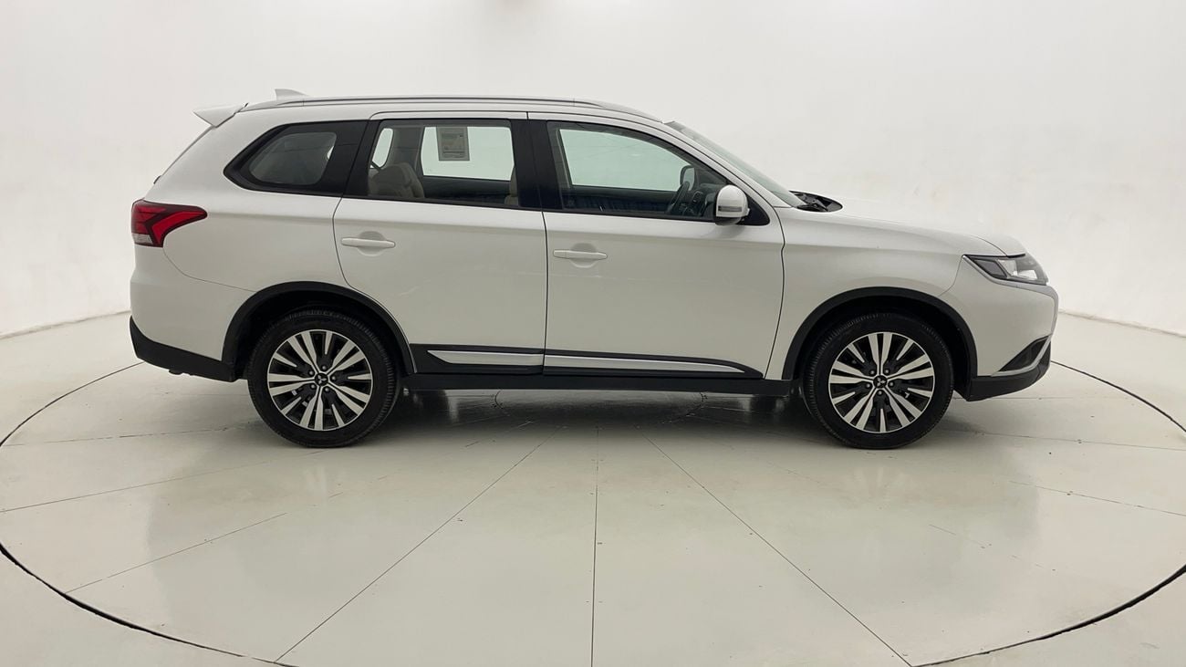 ميتسوبيشي آوتلاندر GLX MID LINE 2.4 | بدون دفعة مقدمة | اختبار القيادة في المنزل