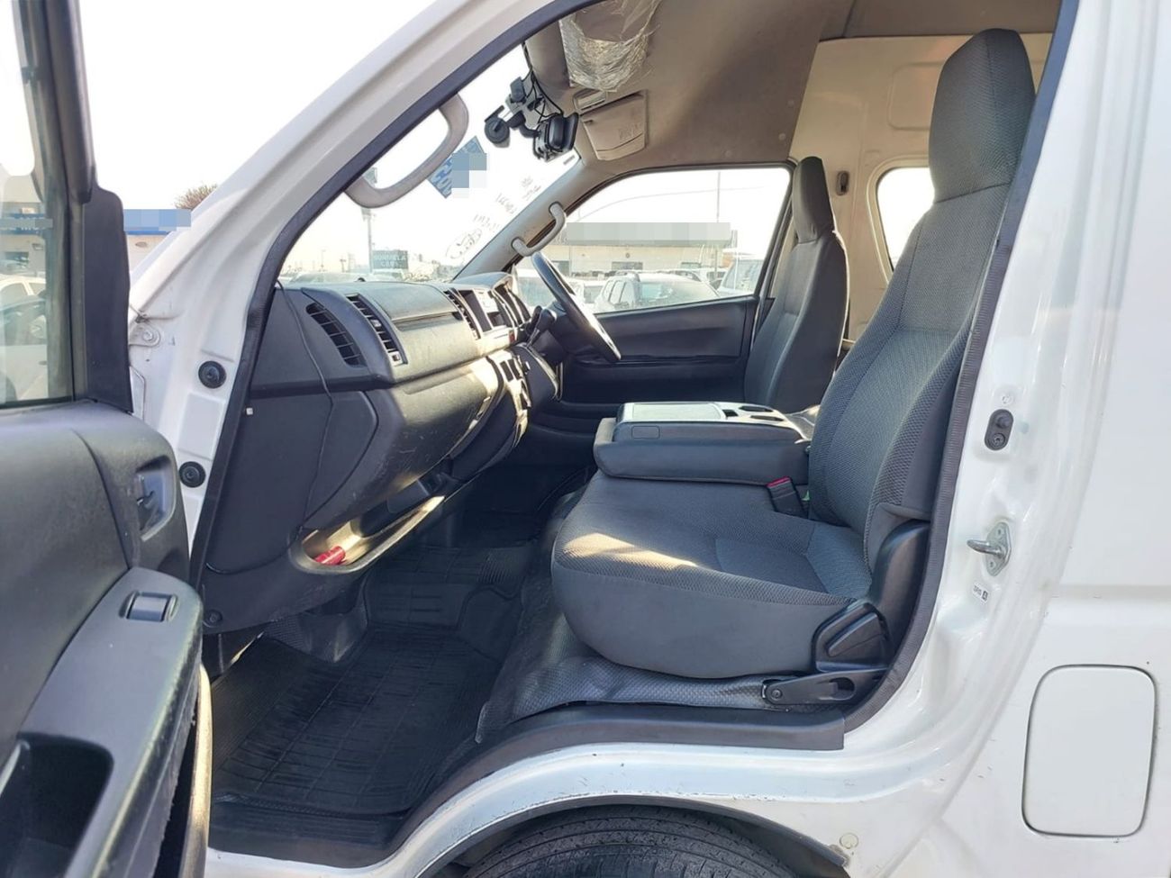 Toyota Hiace TOYOTA HIACE VAN RHD 2015 MODEL 3.0 L DIESEL AUTOMATIC(PM16111)