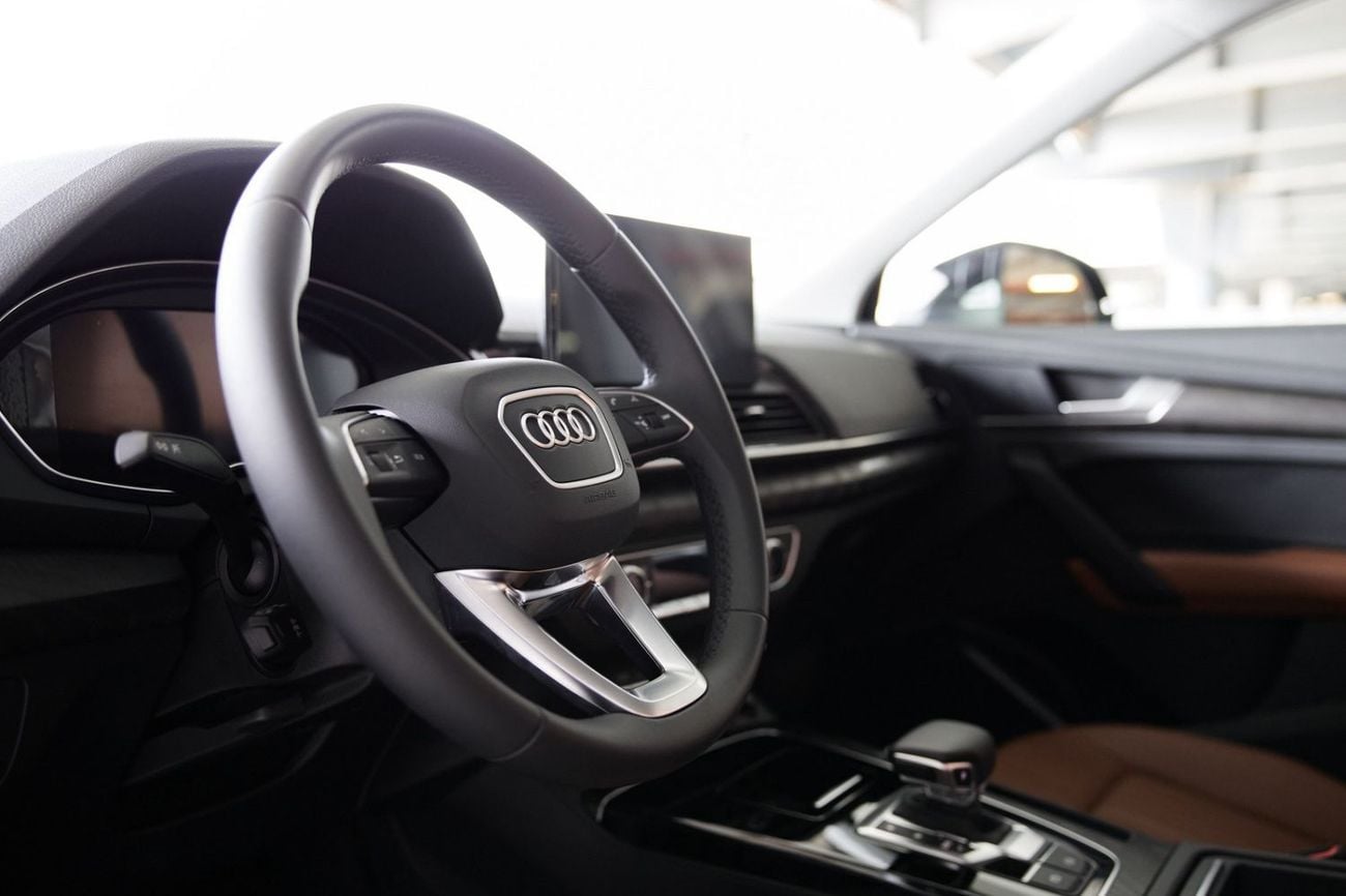 Audi Q5 45 TFSI Quattro Design 2.0L Audi Q5 2022 GCC specs