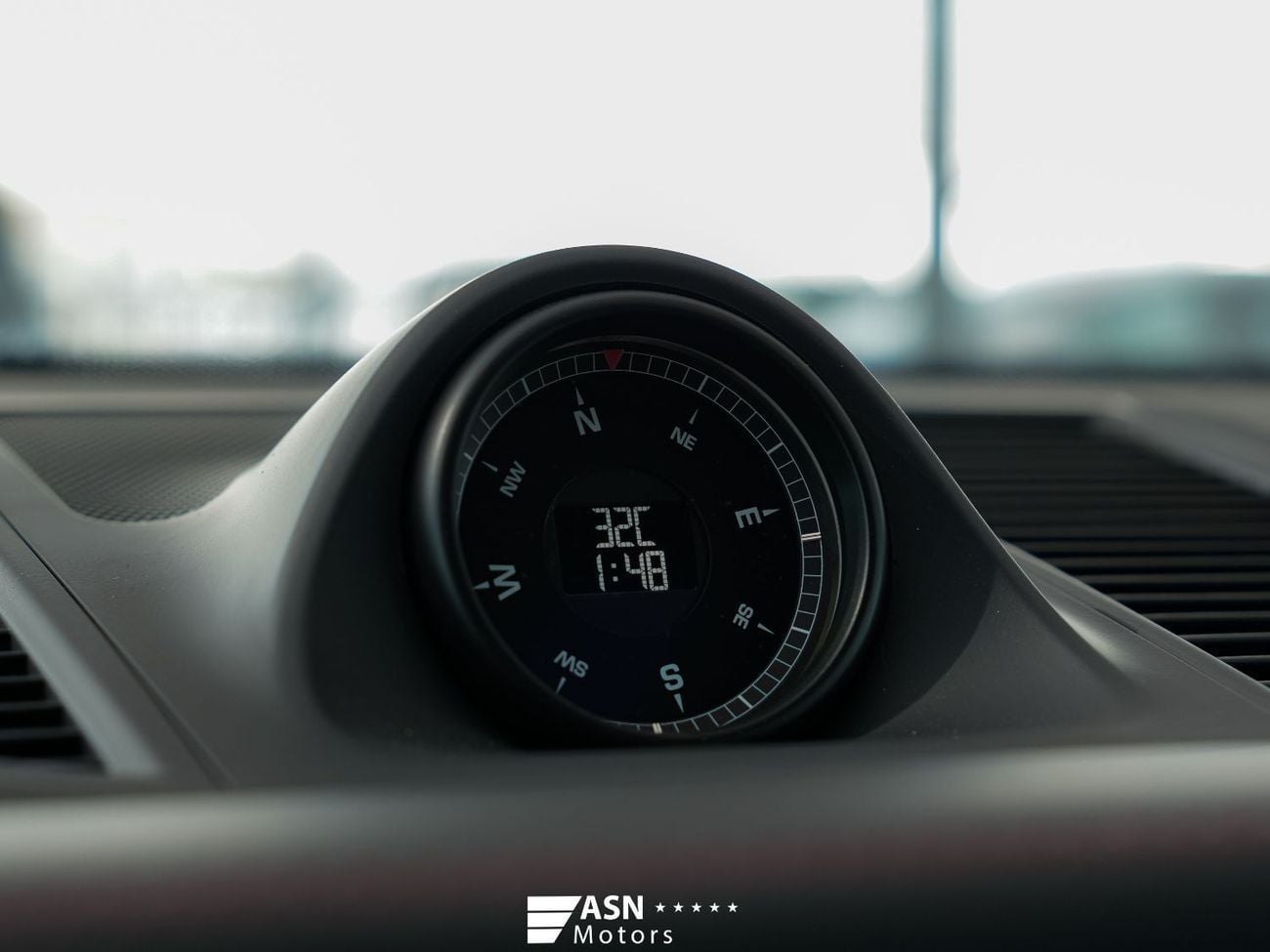 بورش ماكان PURSUING DREAMS EDITION (NON GCC) 2025 2.0 Turbo (Clearance Price)