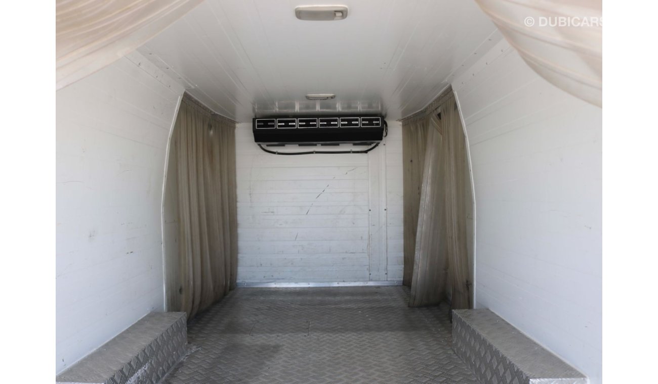 Toyota Hiace 2016 | CHILLER MULTI PURPOSE DELIVERY VAN WITH GCC SPECS AND EXCELLENT CONDITION