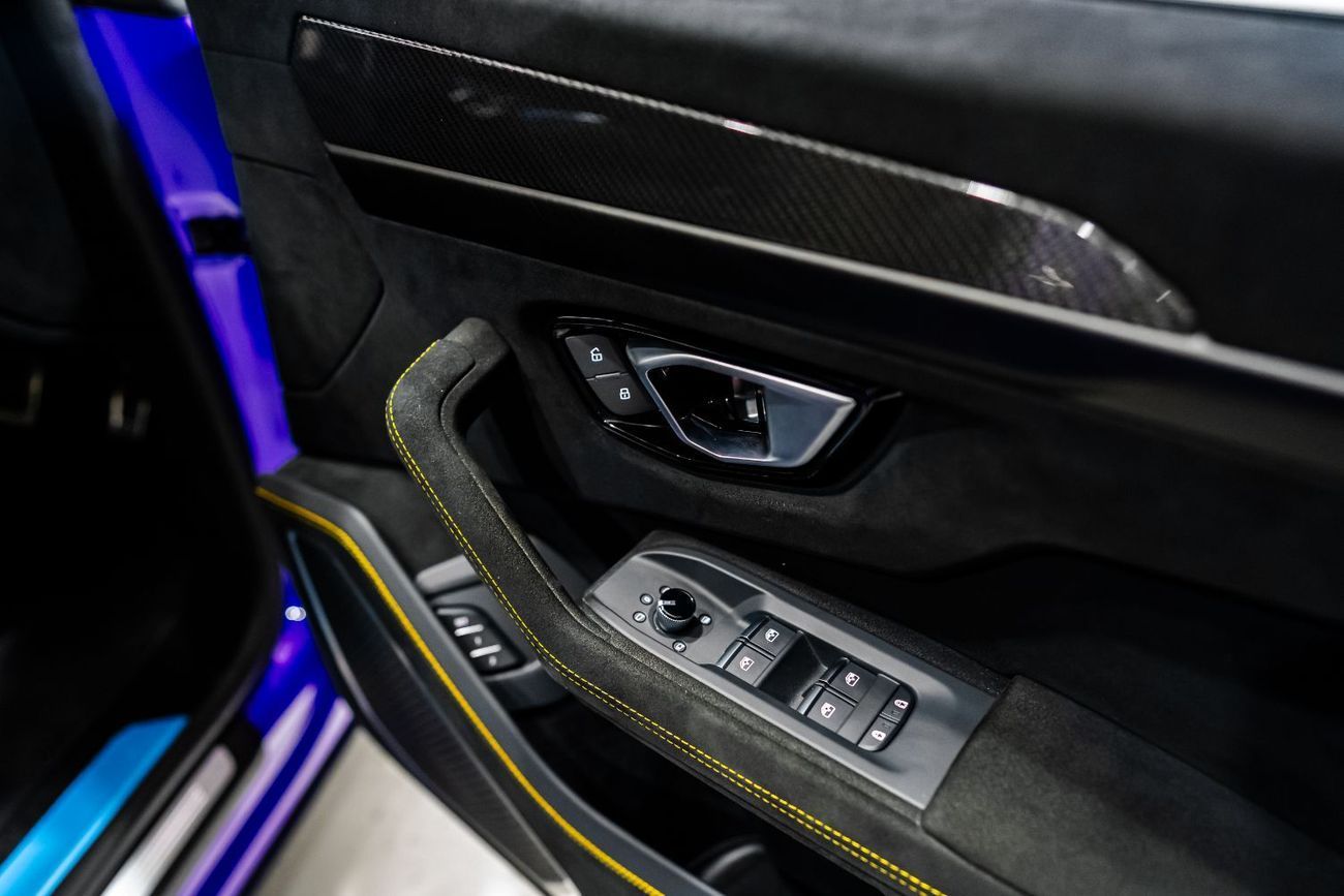 Lamborghini Urus 4.0T V8 Performante URUS PERFORMANTE | FULL CARBON INT/EXT | MASSAGE SEATS | ADVANCED SOUND SYSTEM |