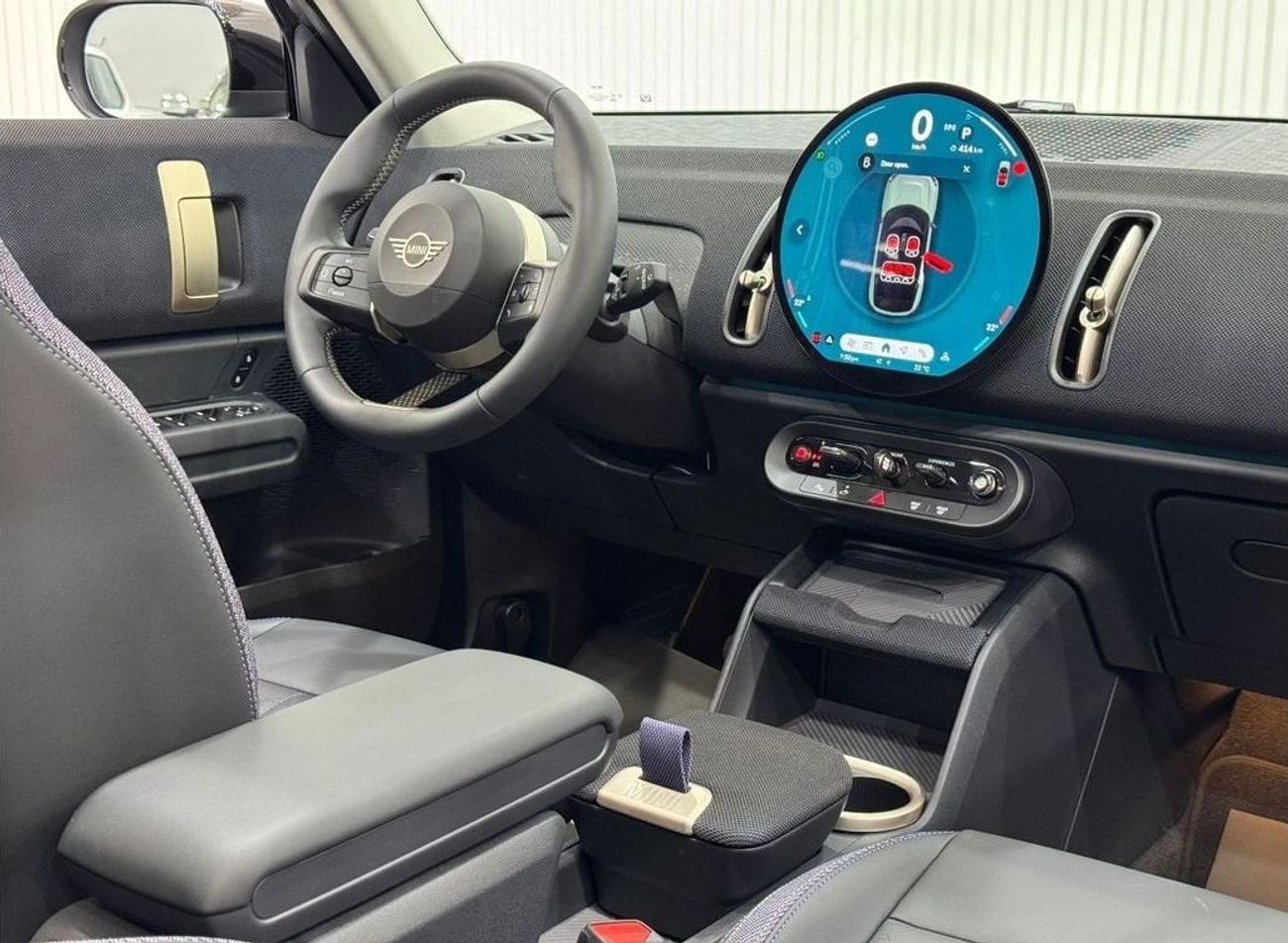 Mini Countryman Std 2024 MINI Countryman C, Feb 2027 MINI Warranty + Service Pack, Low Kms, GCC