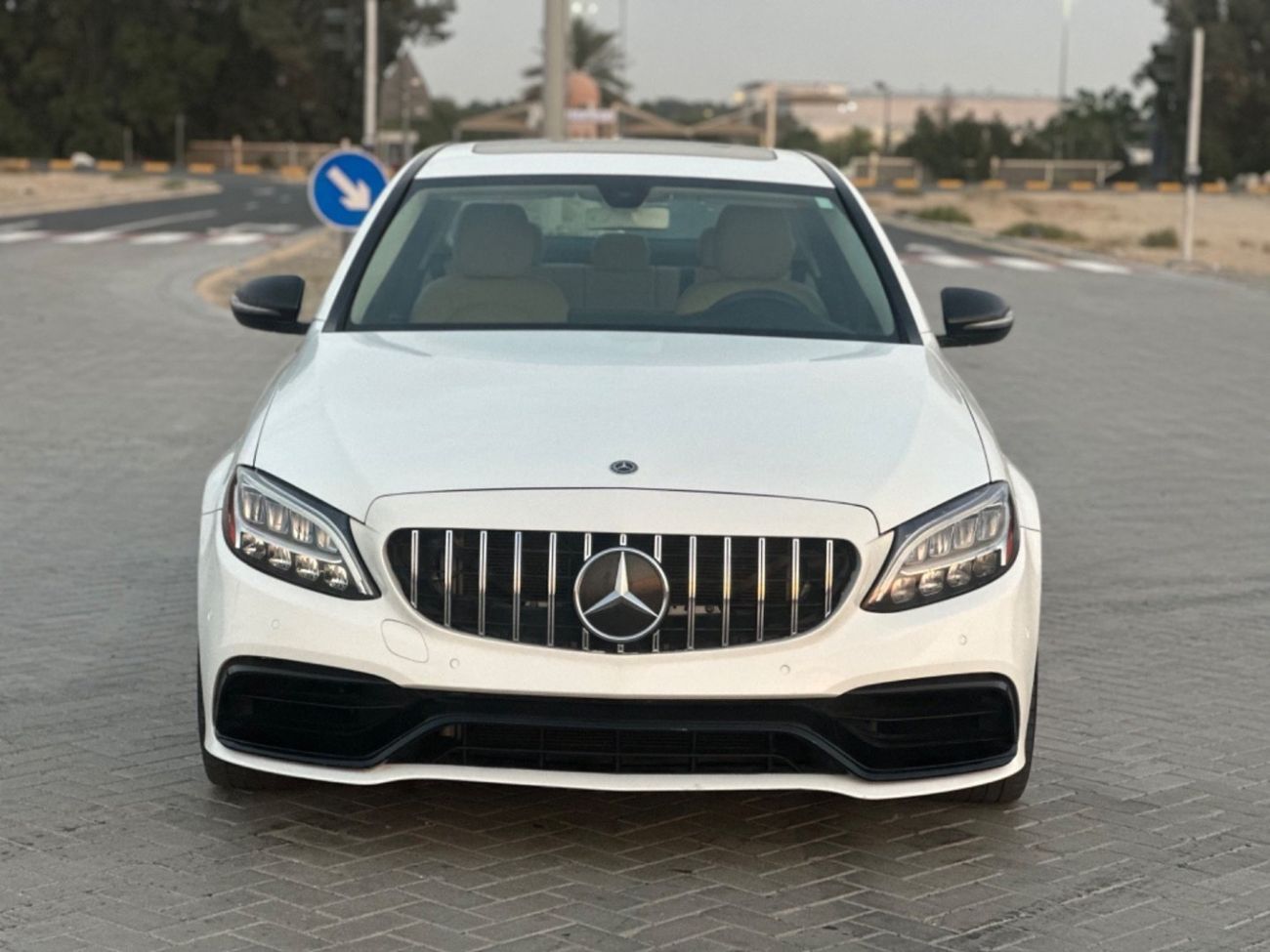 مرسيدس بنز C 300 AMG Pack 2.0L