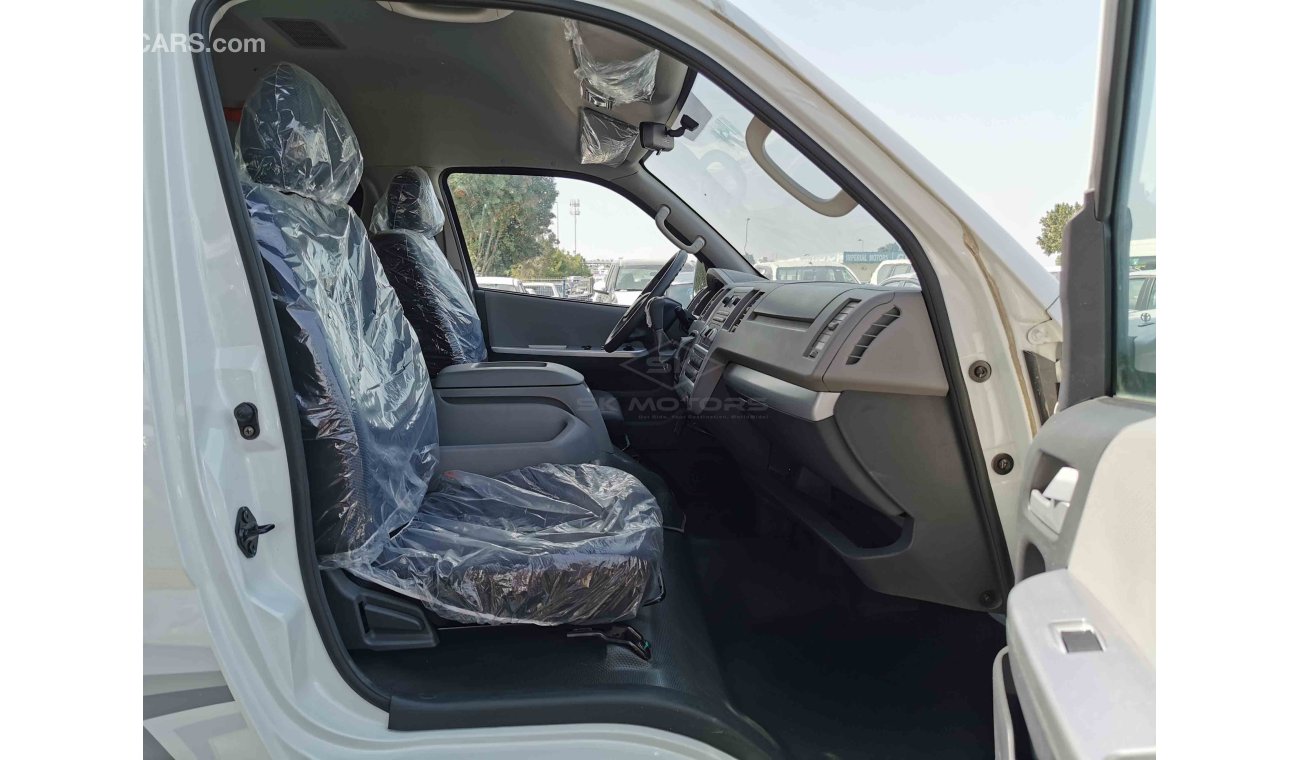 فوتون فيو 2.4L Petrol, 15" Rims, 15 Seats, Fire Extinguisher, Front & Rear A/C, Fabric Seats (CODE # FHR01)