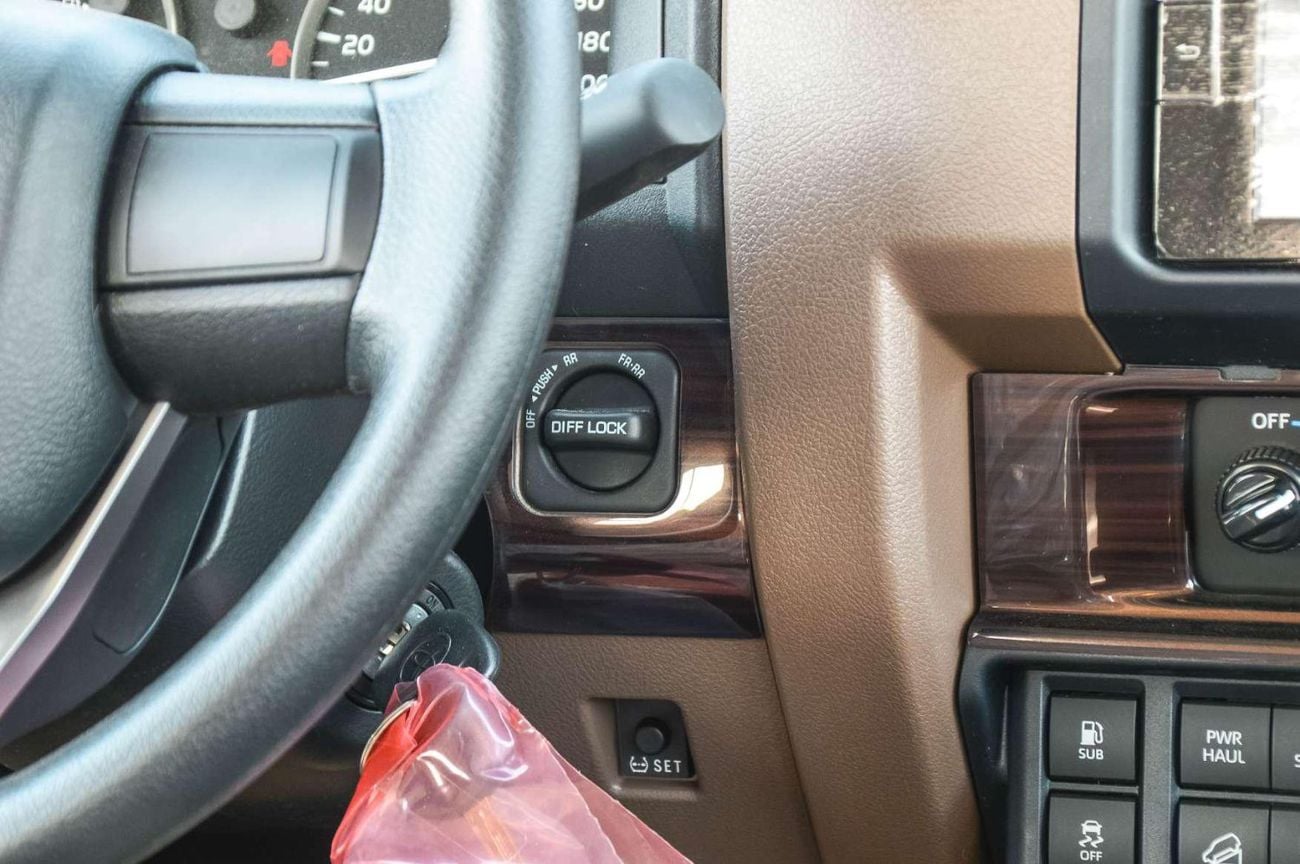 تويوتا لاند كروزر 70 TOYOTA LAND CRUISER 78 (AMBULANCE) 2.8L 4WD 2026