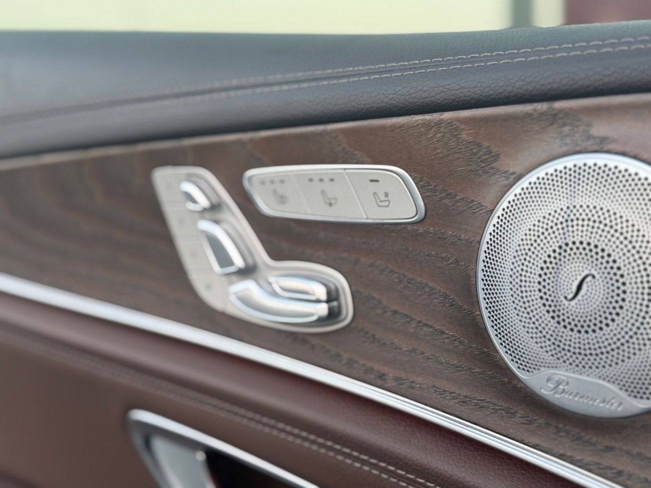 مرسيدس بنز E300 Premium 2.0L