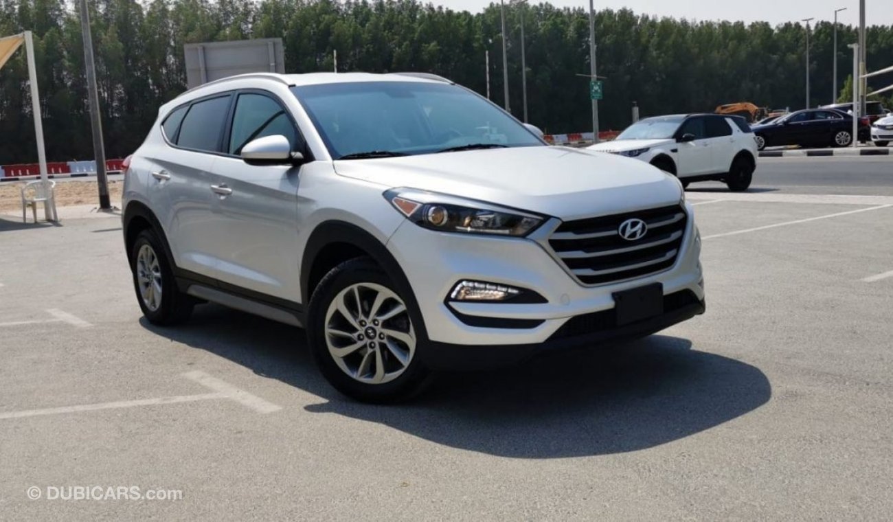 Hyundai Tucson SE - Very Clean Car