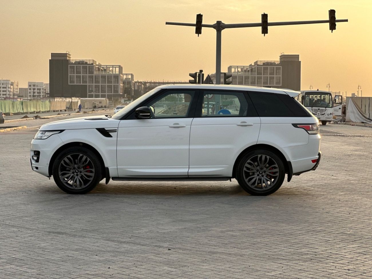 Land Rover Range Rover Sport HSE DYNAMIC 5.0L (525 HP) MODEL 2014 GCCCAR PERFECT CONDITION INSIDE AND OUTSIDE