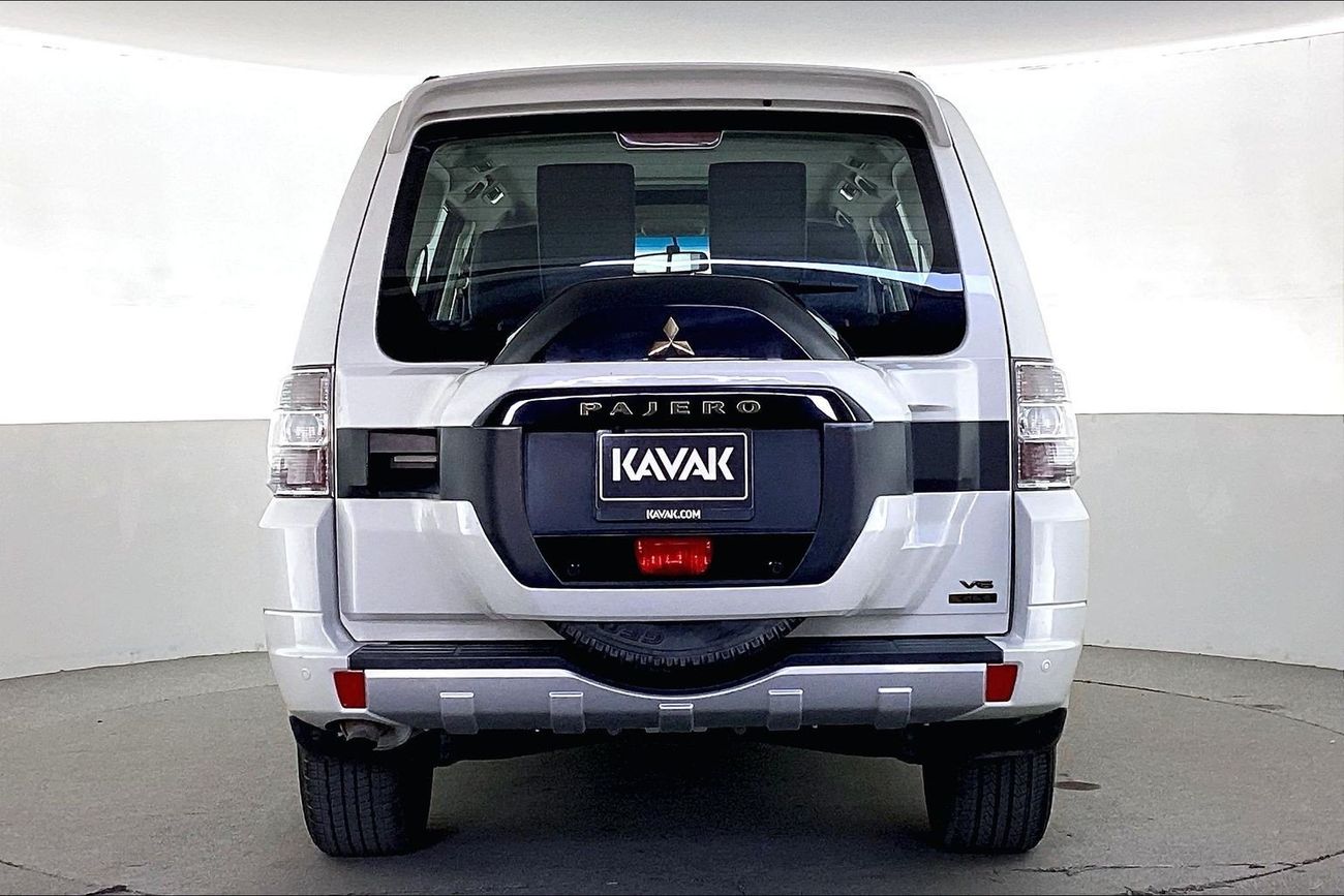 ميتسوبيشي باجيرو GLS Highline | National Day Celebration | شامل الضمان | 0 ﺪﻔﻋﺓ ﺃﻮﻟﻯ