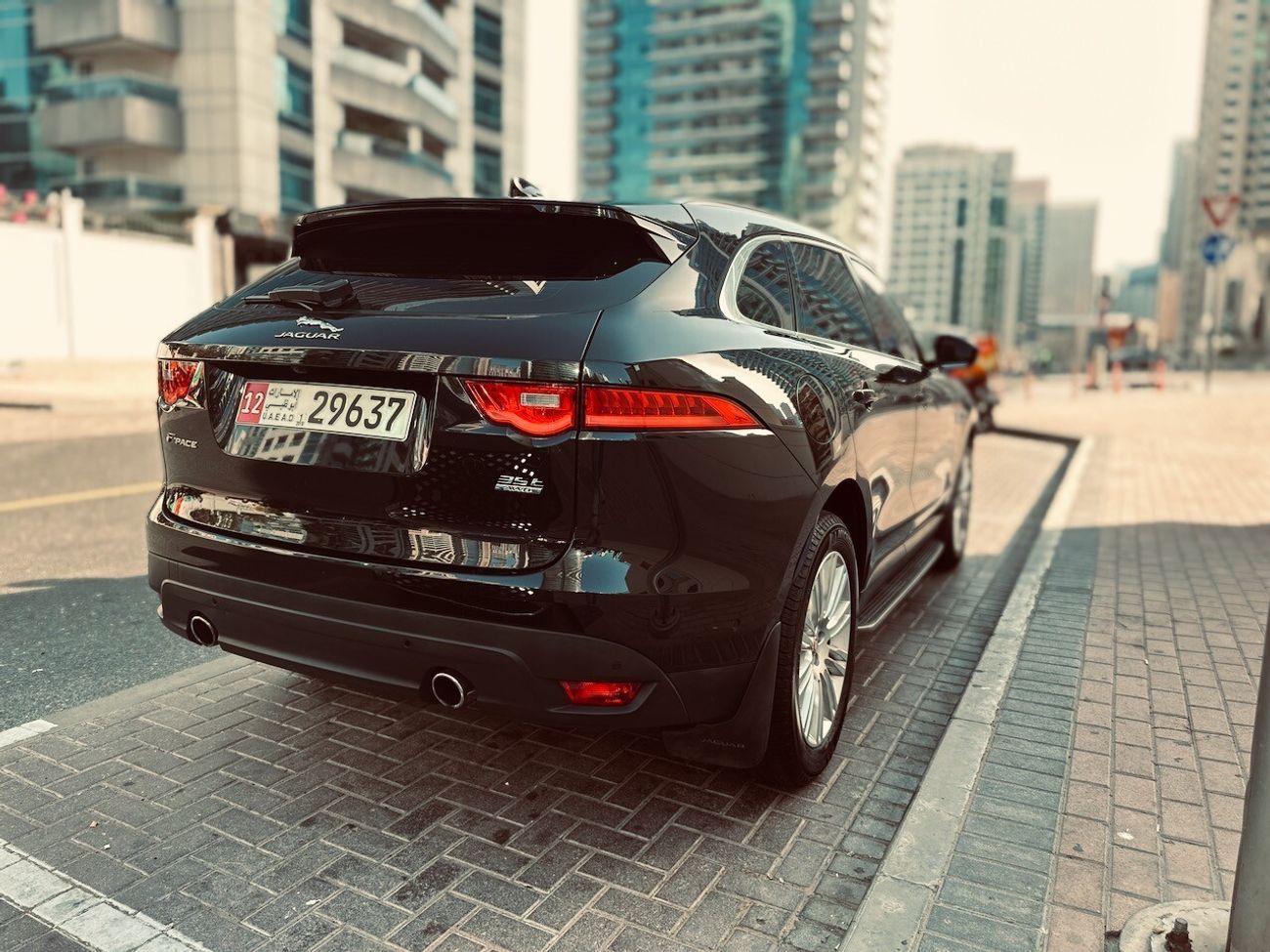 Jaguar F Pace V6 Supercharged F-Pace + HUD, Paddles, Sports mode, Cruise Control, Descent control