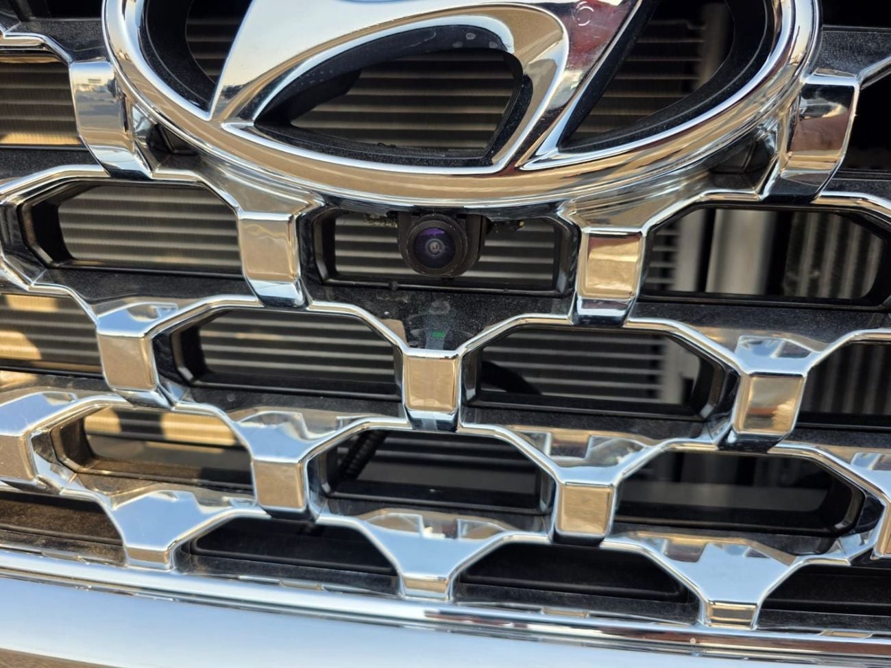 Hyundai Santa Fe limited 2.4T Panoramic Roof , 360 camera and Auto parking sensors