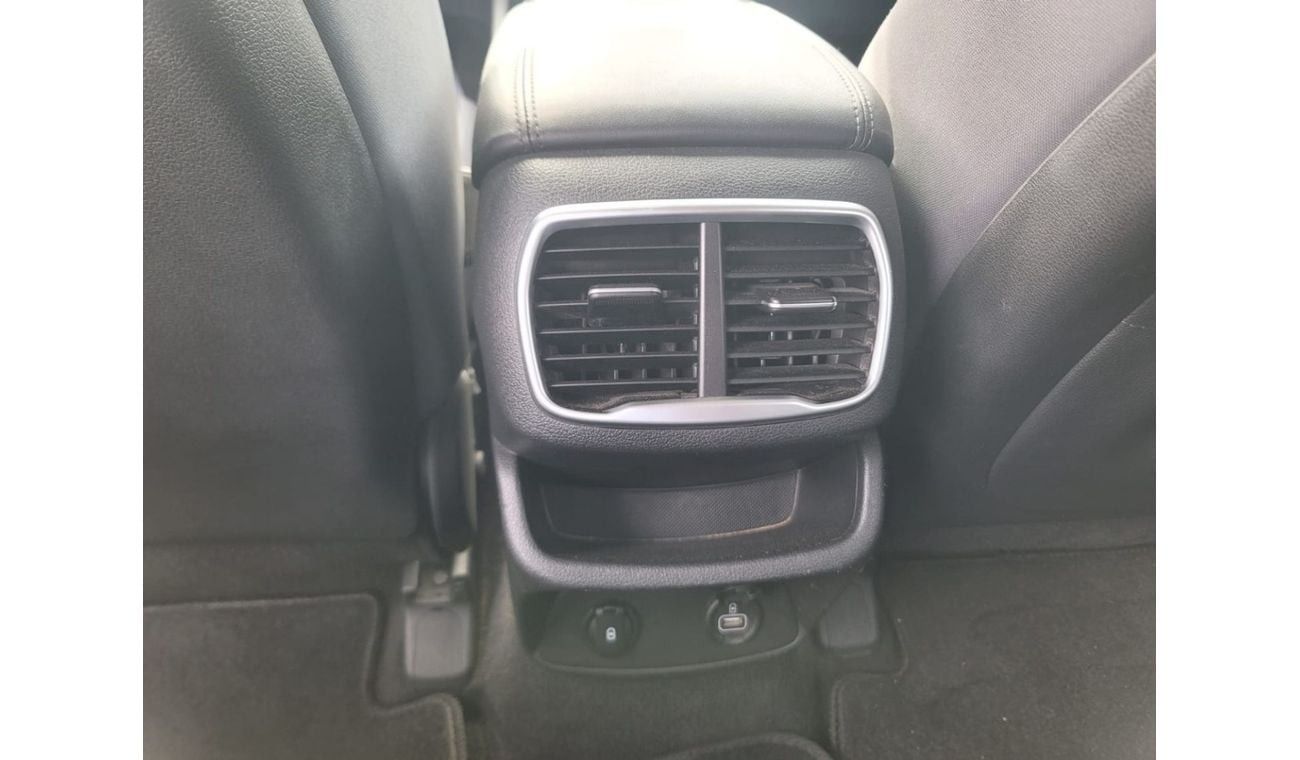 هيونداي سانتا في 5 Seater / 2.4Cc