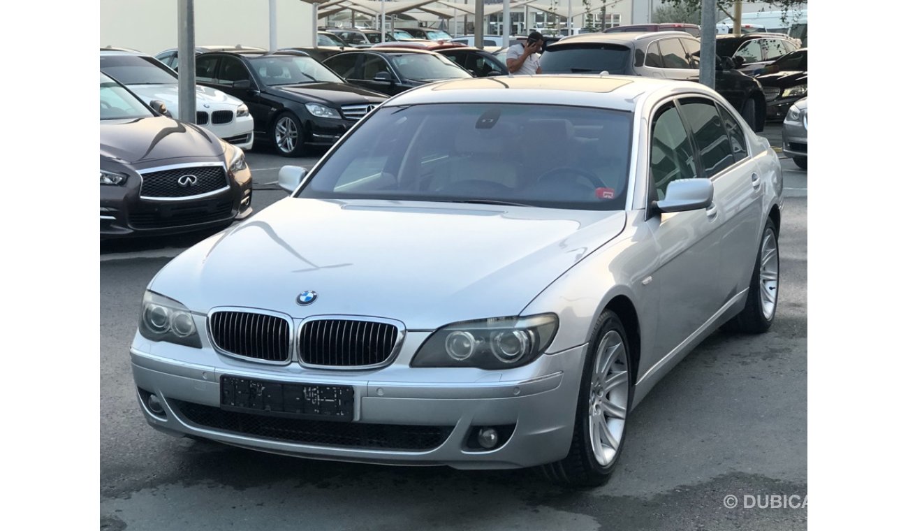 بي أم دبليو 730Li موديل 2007 خليجي فل مواصفات كراسي جلد وفتحه سقف ومثبت سرعه وتحكم كهربي كامل ونظام صوت ممتاز وكاميرا