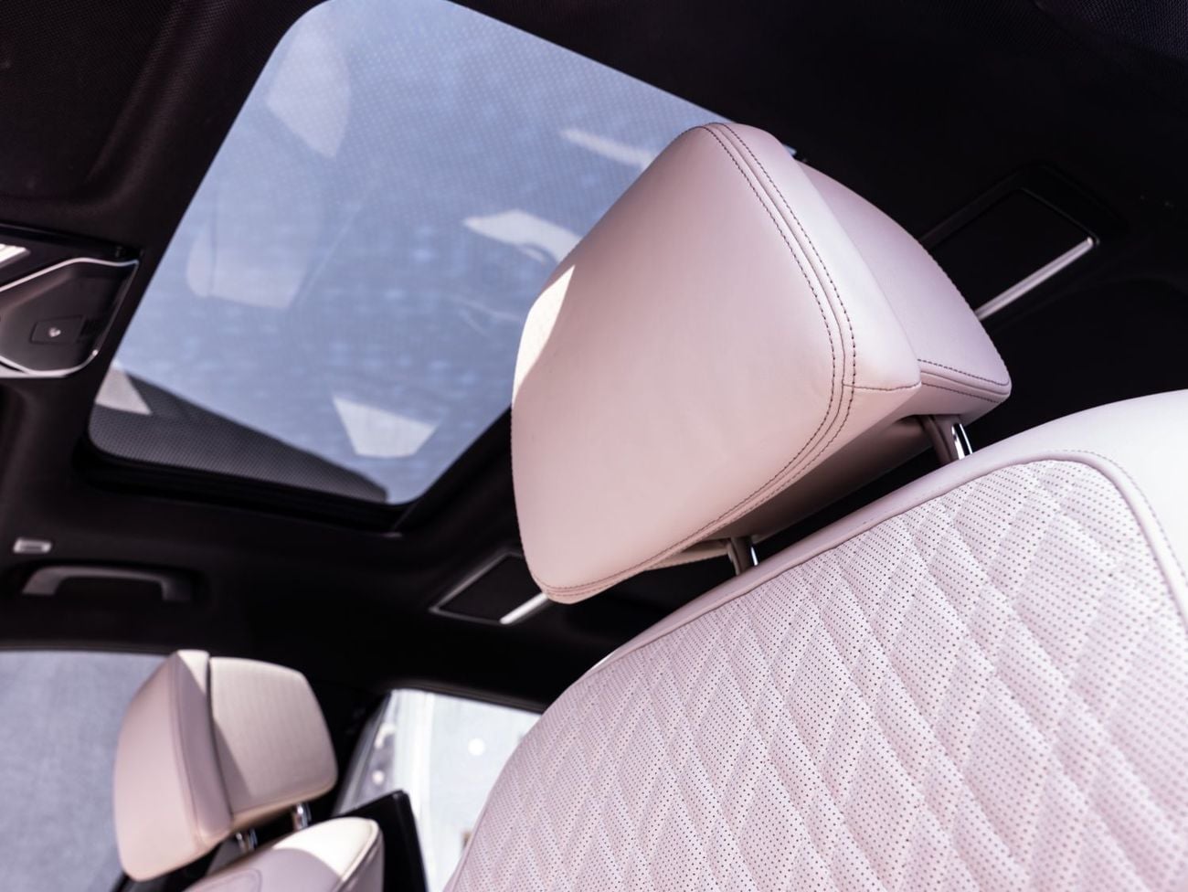 بي أم دبليو 760Li BUY NOW, PAY 2027 | THE BLACKLINE STANDARD | 2027 BMW Warranty + Service Contract, GCC