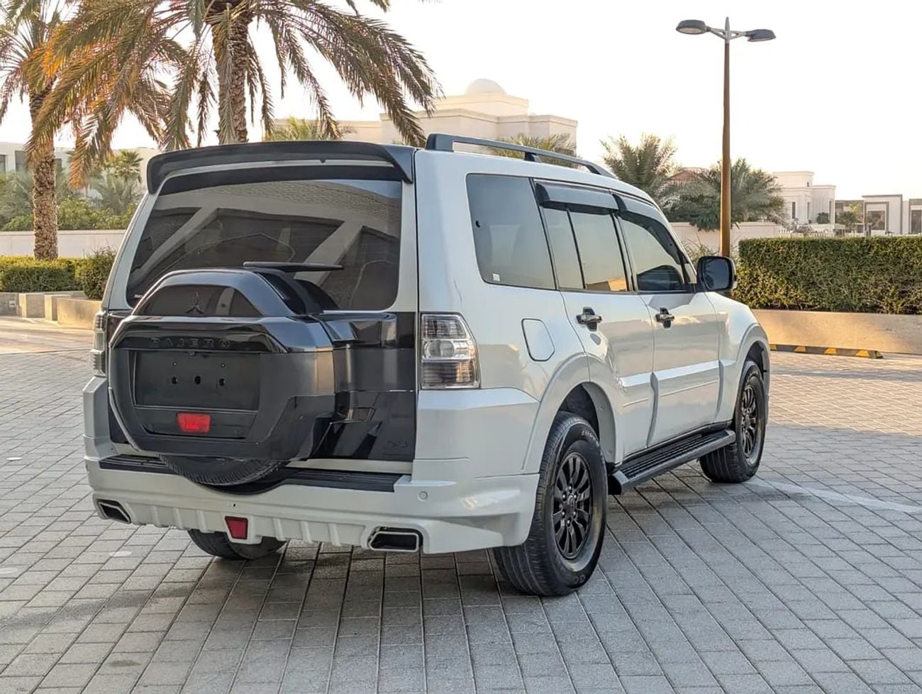 ميتسوبيشي باجيرو GCC GLS MID OPTION IN EXCELLENT CONDITION