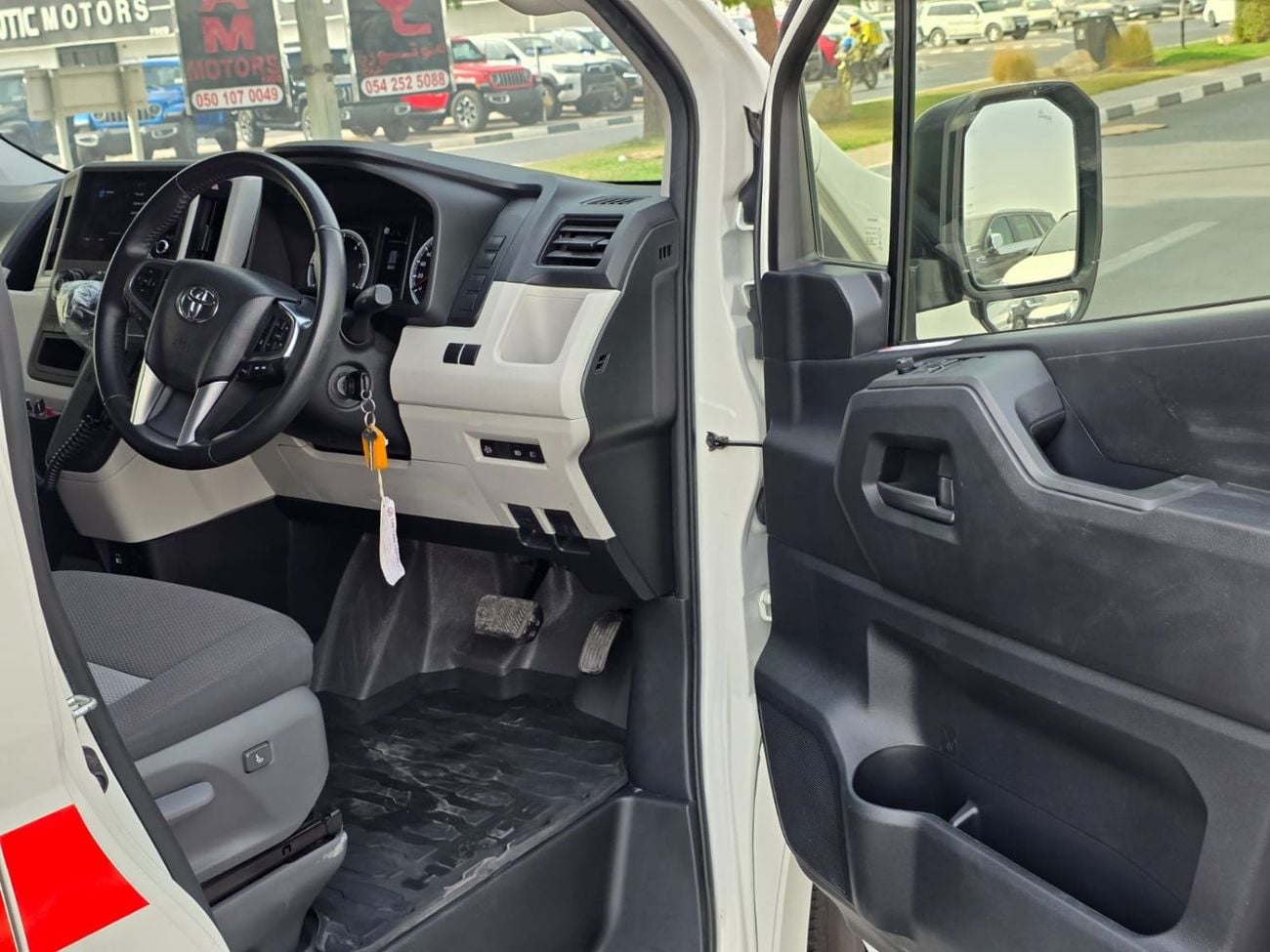 Toyota Hiace DLS - STD ROOF FUEL DIESEL ,ENGINE CAPACITY 2800 CC ,RIGHT HAND DRIVE ONLY FOR EXPORT