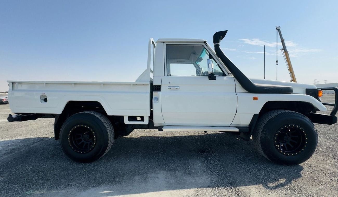 Toyota Land Cruiser Pick Up SINGLE CABIN | BULL BAR | RHD | 4.2L DIESEL ENGINE | (MT) | 1992 | AIR SNORKEL