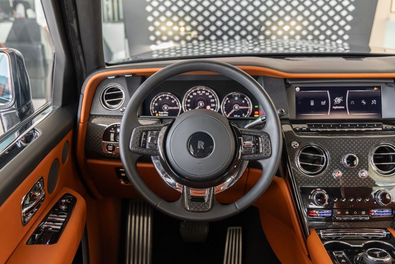 رولز رويس كولينان Rolls-Royce Cullinan | Black Badge | GCC Specs | Dealer Warranty & Service Contract (AGMC) | 2022