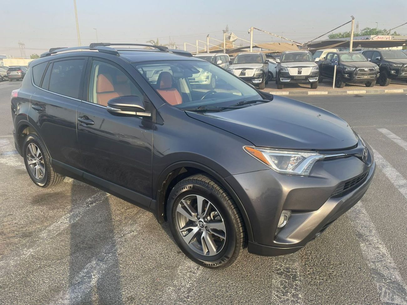 Toyota RAV4 2018 Toyota Rav4 Adventure 2.5L V4 Full Option - Sunroof Push Start & Truck Auto With Radar - l