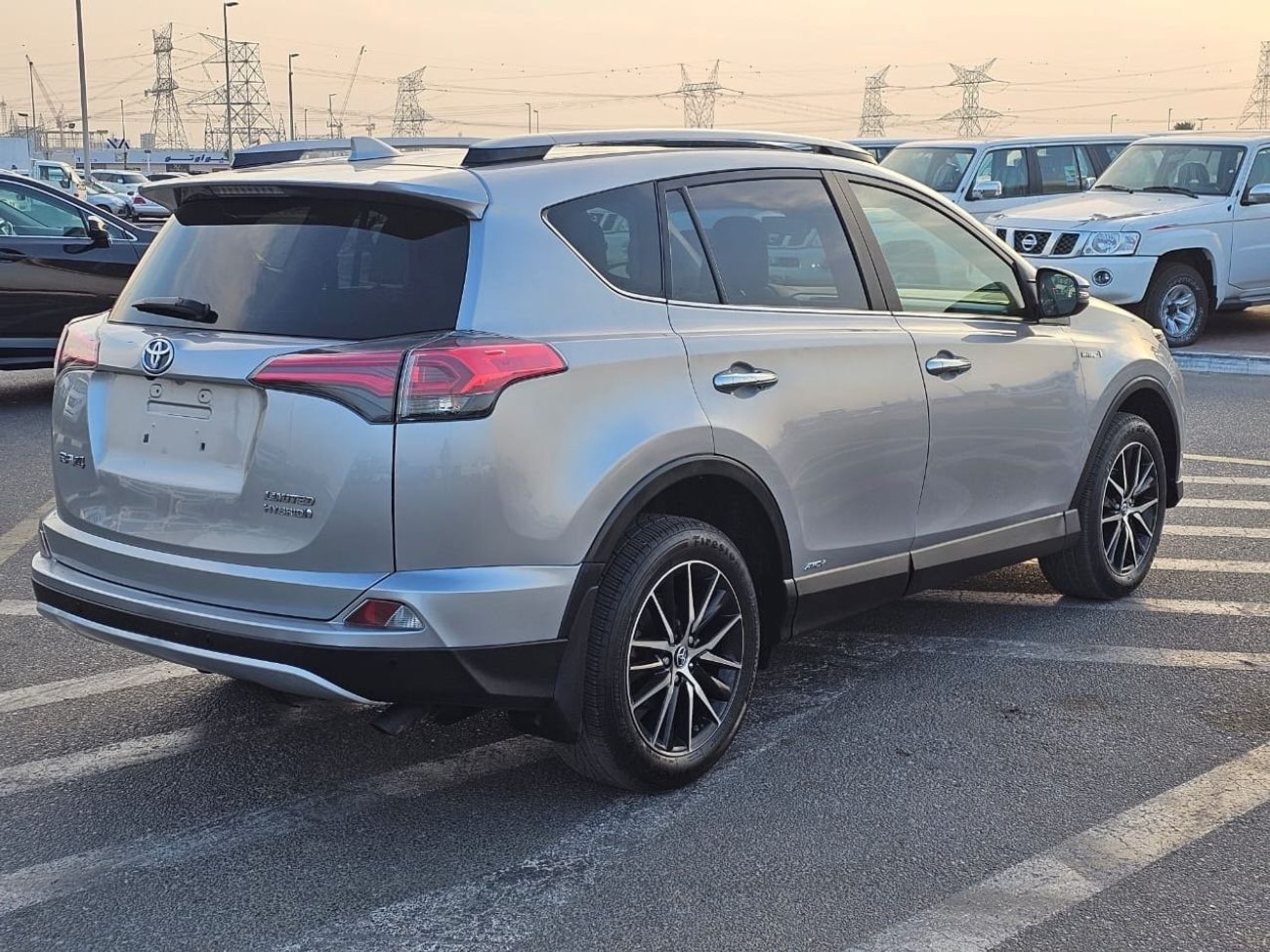 Toyota RAV4 Platinum 2017 RAV4 Limited Hybrid 4x4