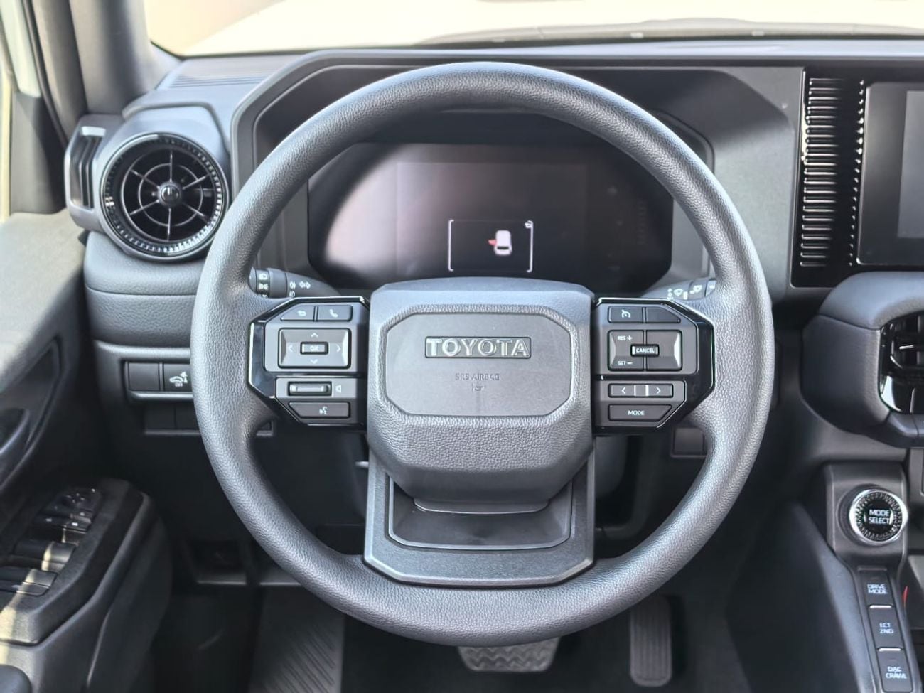 تويوتا برادو PRADO,2.8L,DIESEL,SUNROOF,COOL BOX,BACK DOOR POWER,DVD+CAMERA,18''AW,A/T,2025MY ( FOR EXPORT ONLY)