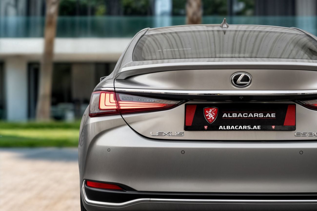 Lexus ES300h ES 300h | 3,232 P.M | 0% Downpayment | Low Milage!