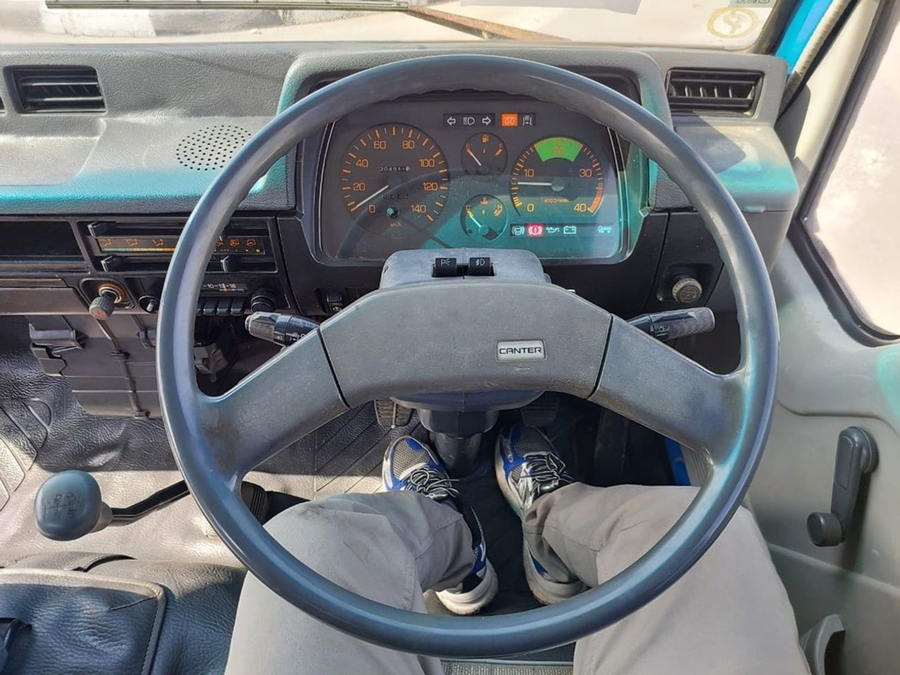 ميتسوبيشي فوسو كانتير MITSUBISHI CANTER ALUMINIUM BODY TRUCK RHD 1989 MODEL 4.2 L DIESEL MANUAL(PM22104)