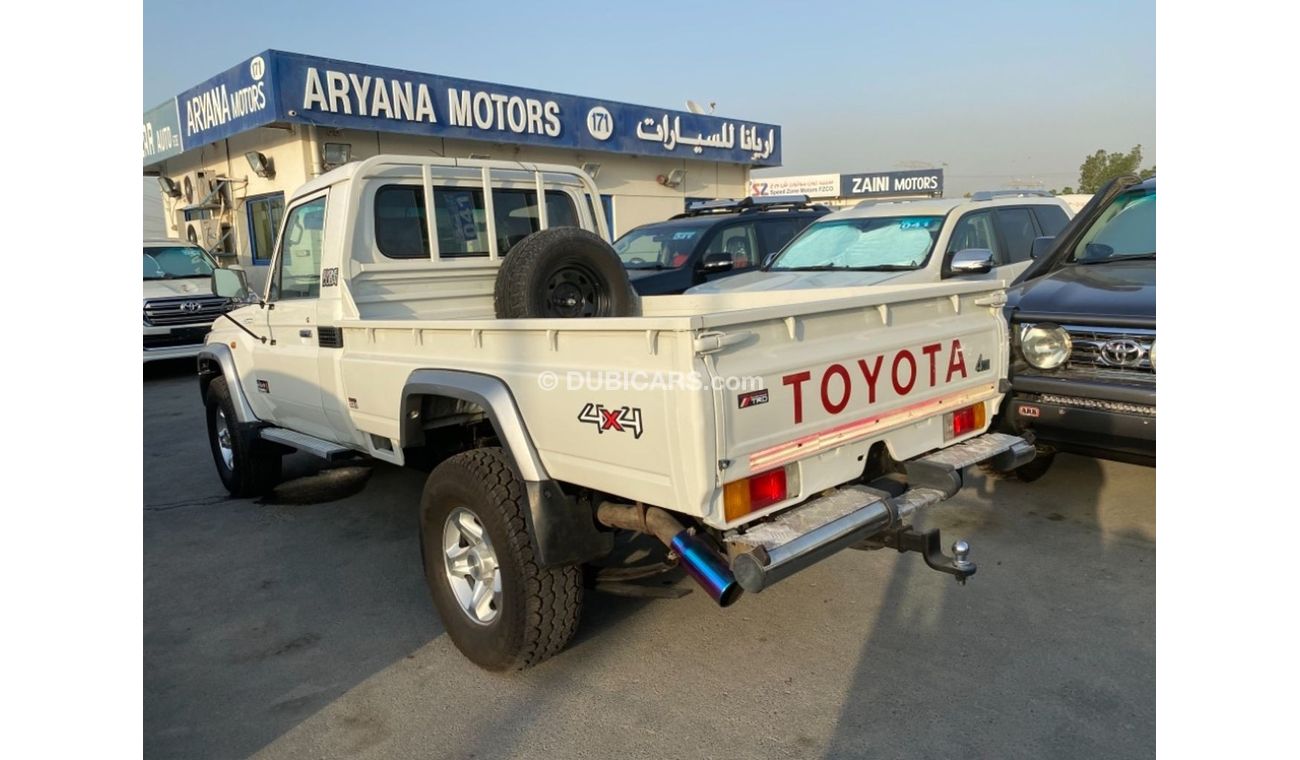 Toyota Land Cruiser Pick Up 1VD V8 Diesel engine very nice car