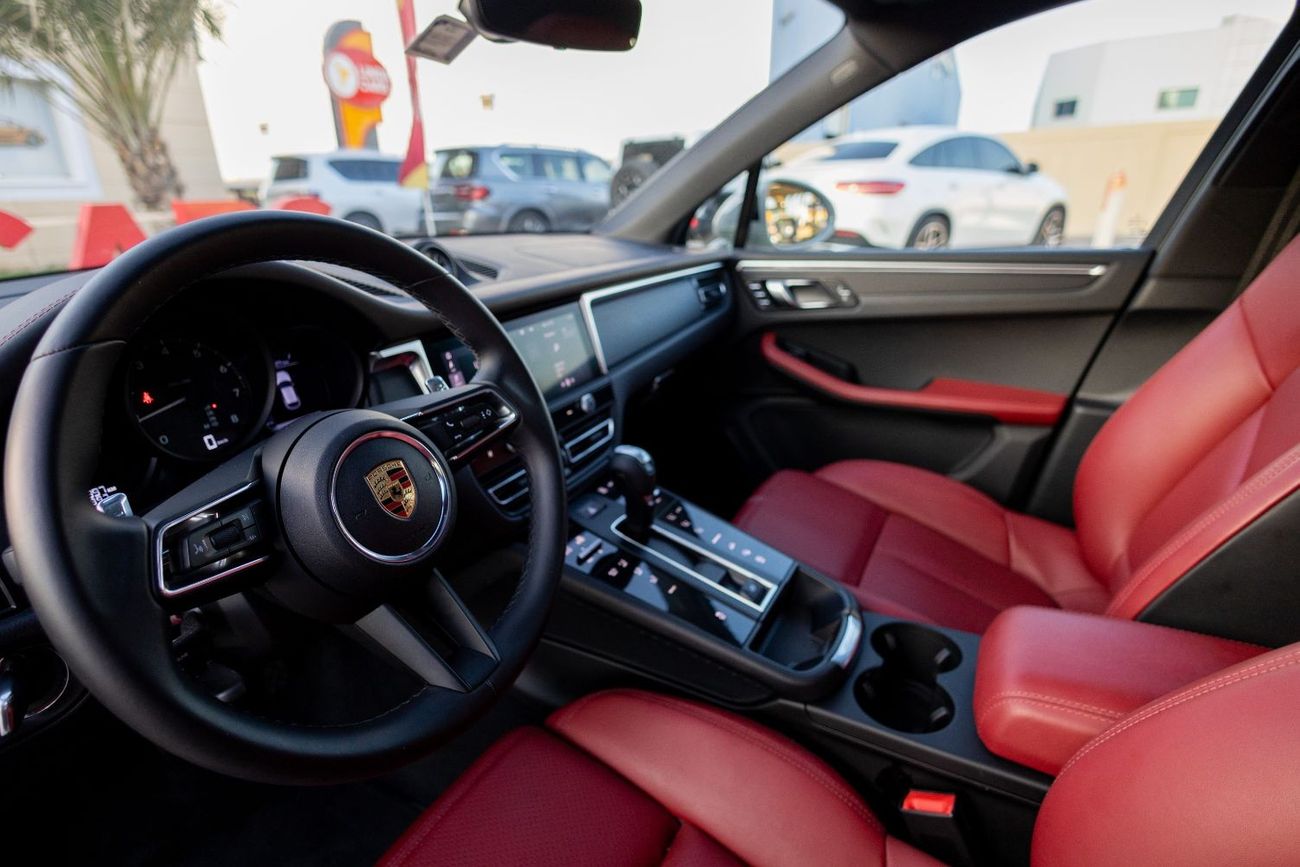 Porsche Macan Std 2.0L (252 HP) Porsche Macan 2024 GCC under Agency Warranty with Flexible Down-Payment.