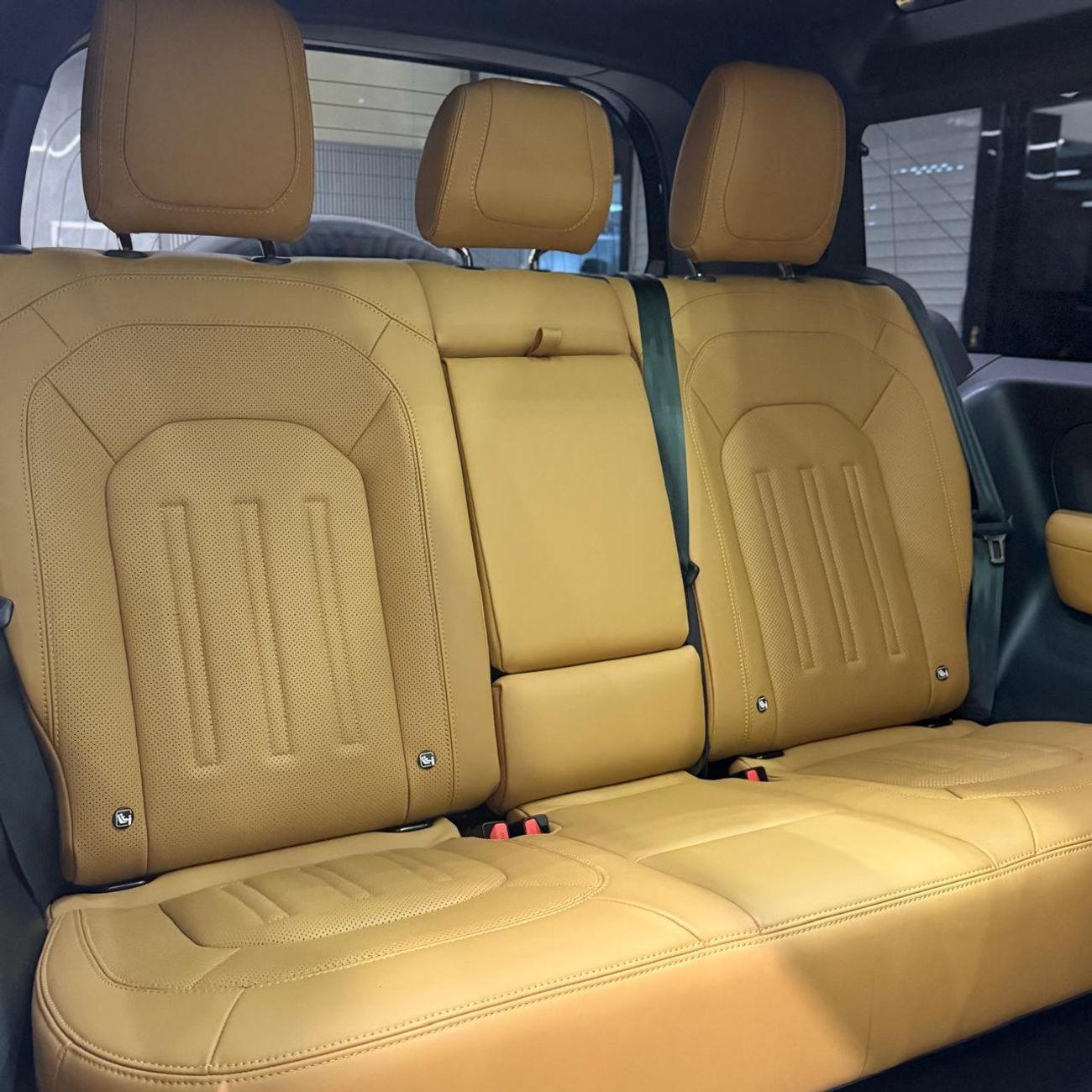 لاند روفر ديفندر 90 X P525 V8 | 5.0L Supercharged | European Specs | 3 Years Warranty & Service | Carpathian Grey