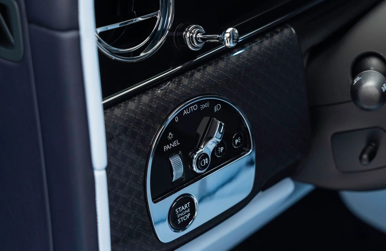 Rolls-Royce Cullinan 6.75L V-12 Twin-Turbocharged Engine